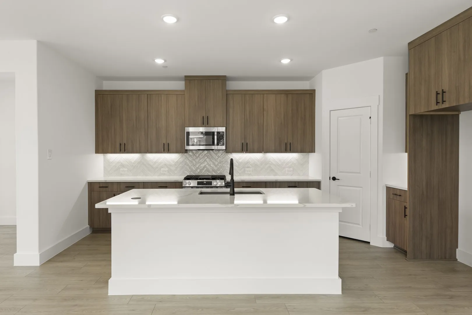 04. 2529 Brunswick - Kitchen