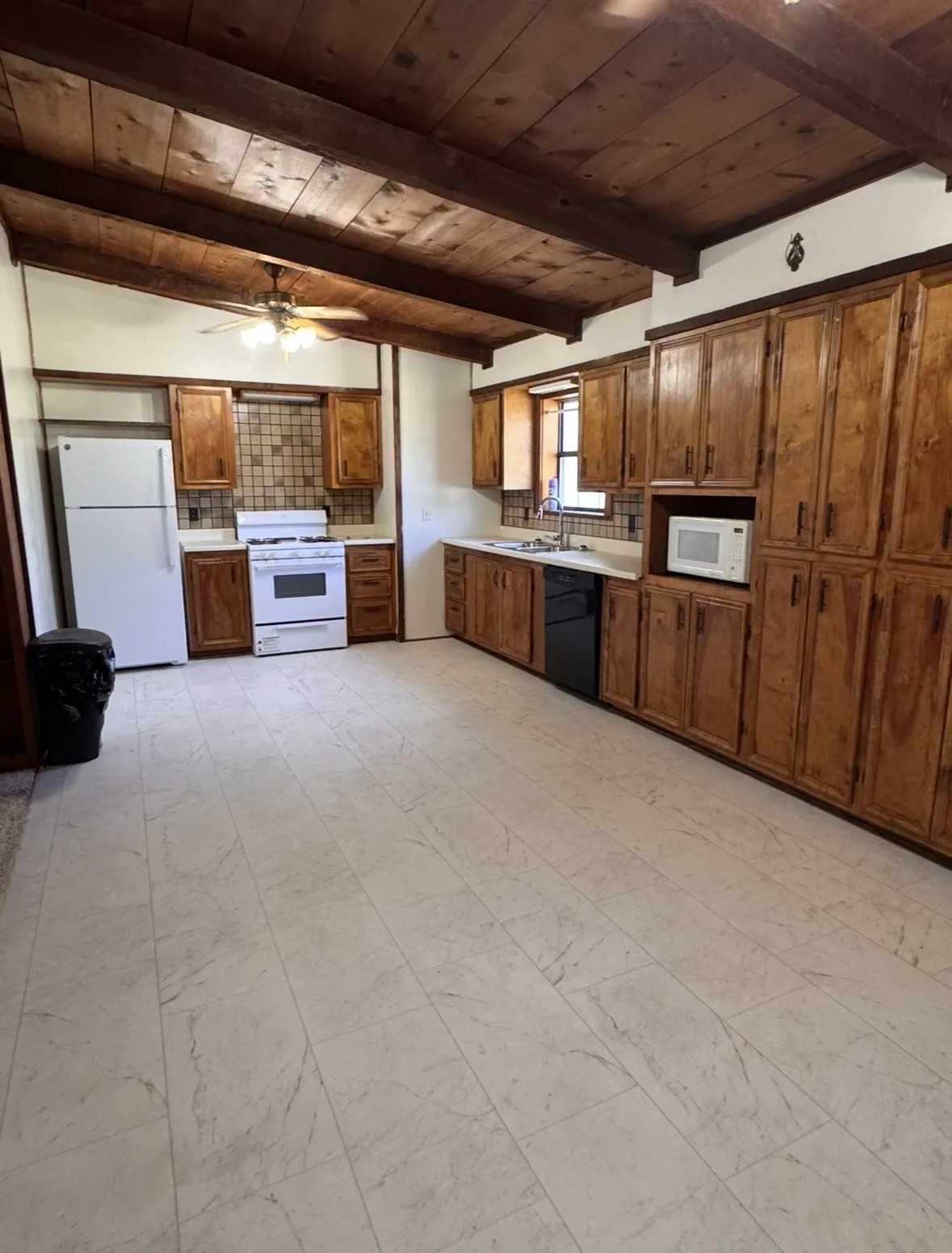 Single Family Residence For Rent in Comanche County , 1391 County Road 232, Gustine, Texas 76455, 3 Bedroom, 2 Bathroom, Garage spaces, 1,535 Sqft, built in 1987, mls#21330856, Real Estate Agent in Gustine, Homes For Rent in Comanche county, Homes For Rent in Gustine, Realtor in Gustine Texas, Real Estate Brokerage Independent Realty Texas, Luminita Cordes Realtor