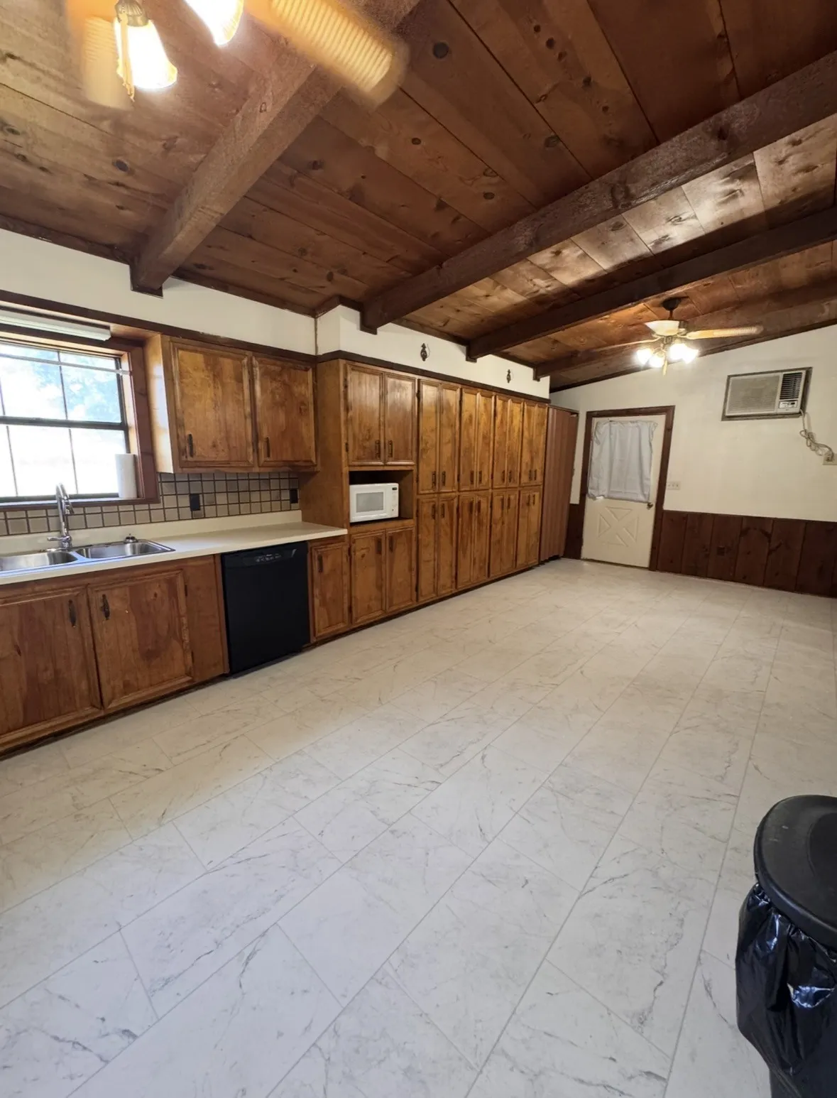 Single Family Residence For Rent in Comanche County , 1391 County Road 232, Gustine, Texas 76455, 3 Bedroom, 2 Bathroom, Garage spaces, 1,535 Sqft, built in 1987, mls#21330856, Real Estate Agent in Gustine, Homes For Rent in Comanche county, Homes For Rent in Gustine, Realtor in Gustine Texas, Real Estate Brokerage Independent Realty Texas, Luminita Cordes Realtor