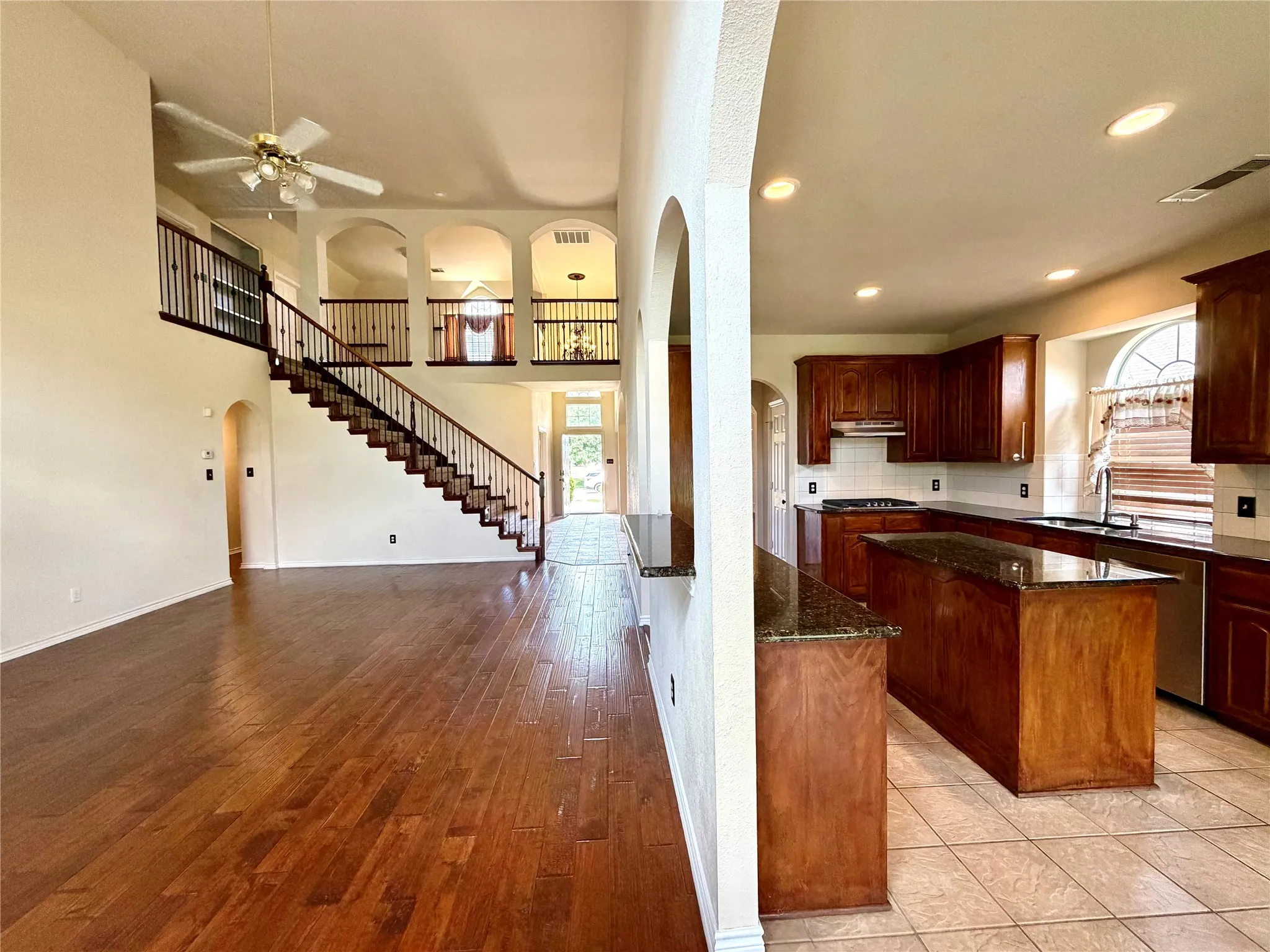 Single Family Residence For Rent in Collin County , 7204 Crane Drive, Sachse, Texas 75048, 7 Bedroom, 4 Bathroom, 2 Garage spaces, 3,824 Sqft, built in 2005, mls#21329740, Real Estate Agent in Sachse, Homes For Rent in Collin county, Homes For Rent in Sachse, Realtor in Sachse Texas, Real Estate Brokerage Independent Realty Texas, Luminita Cordes Realtor