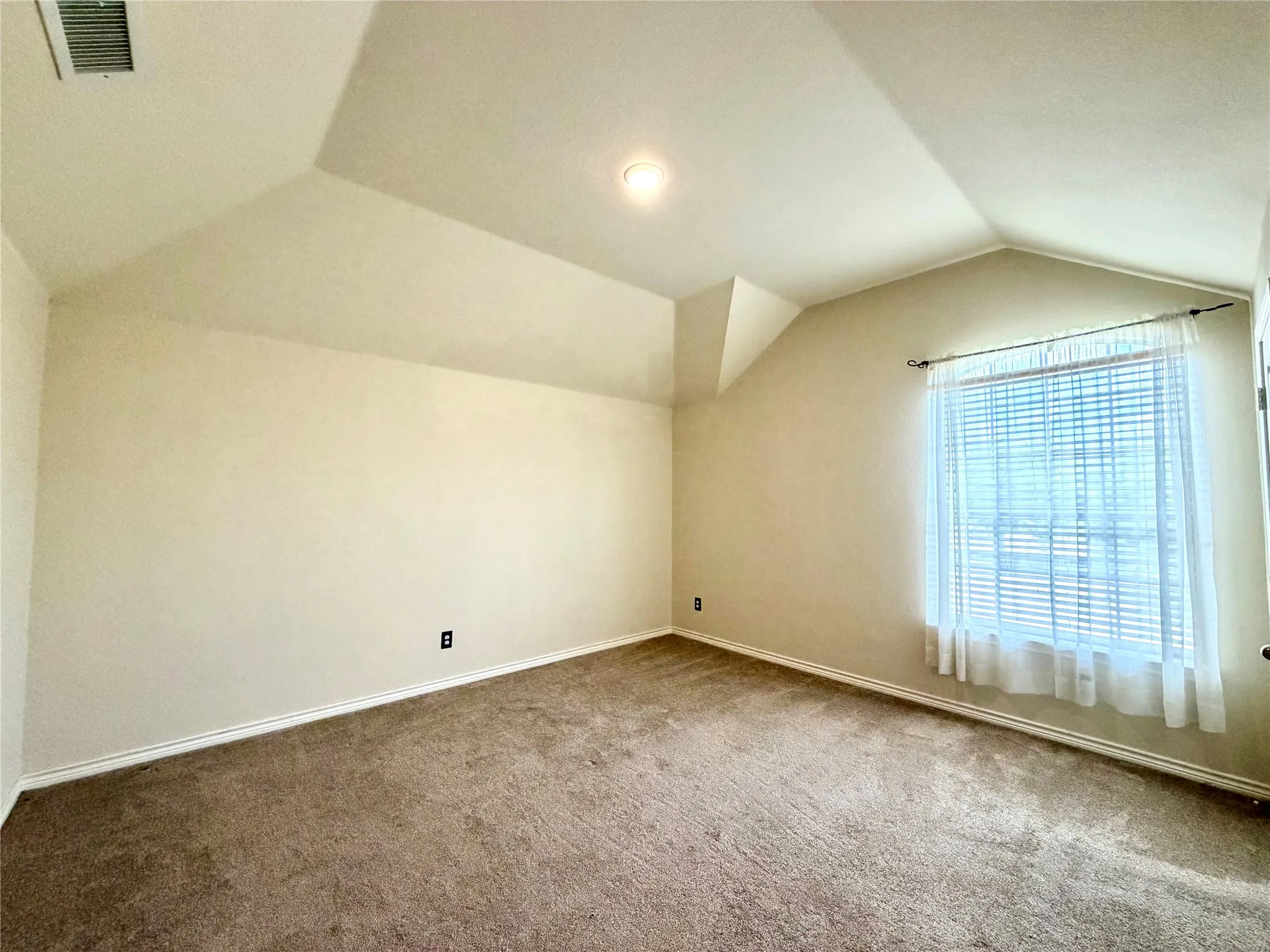 Single Family Residence For Rent in Collin County , 7204 Crane Drive, Sachse, Texas 75048, 7 Bedroom, 4 Bathroom, 2 Garage spaces, 3,824 Sqft, built in 2005, mls#21329740, Real Estate Agent in Sachse, Homes For Rent in Collin county, Homes For Rent in Sachse, Realtor in Sachse Texas, Real Estate Brokerage Independent Realty Texas, Luminita Cordes Realtor