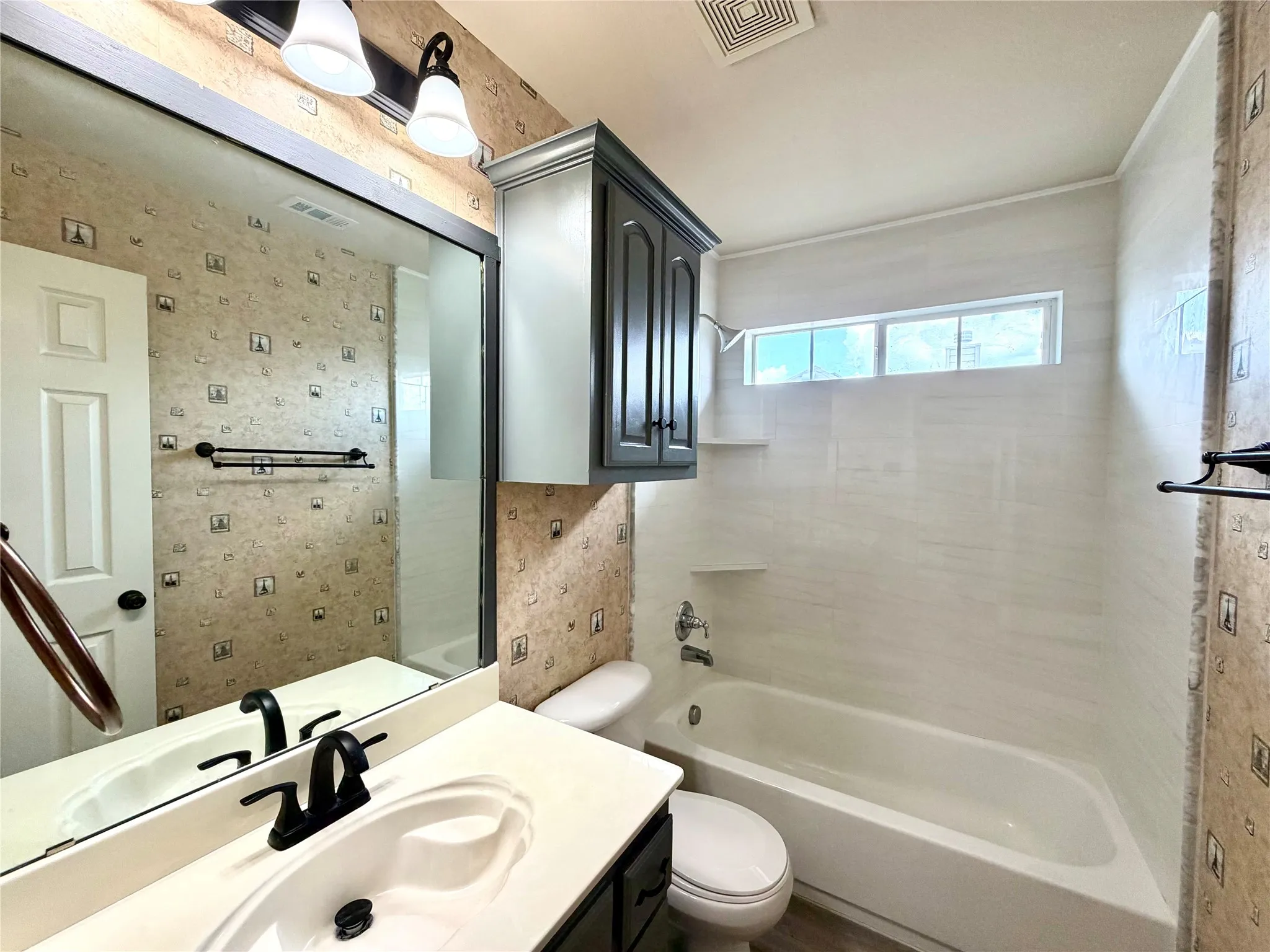 Single Family Residence For Rent in Collin County , 7204 Crane Drive, Sachse, Texas 75048, 7 Bedroom, 4 Bathroom, 2 Garage spaces, 3,824 Sqft, built in 2005, mls#21329740, Real Estate Agent in Sachse, Homes For Rent in Collin county, Homes For Rent in Sachse, Realtor in Sachse Texas, Real Estate Brokerage Independent Realty Texas, Luminita Cordes Realtor