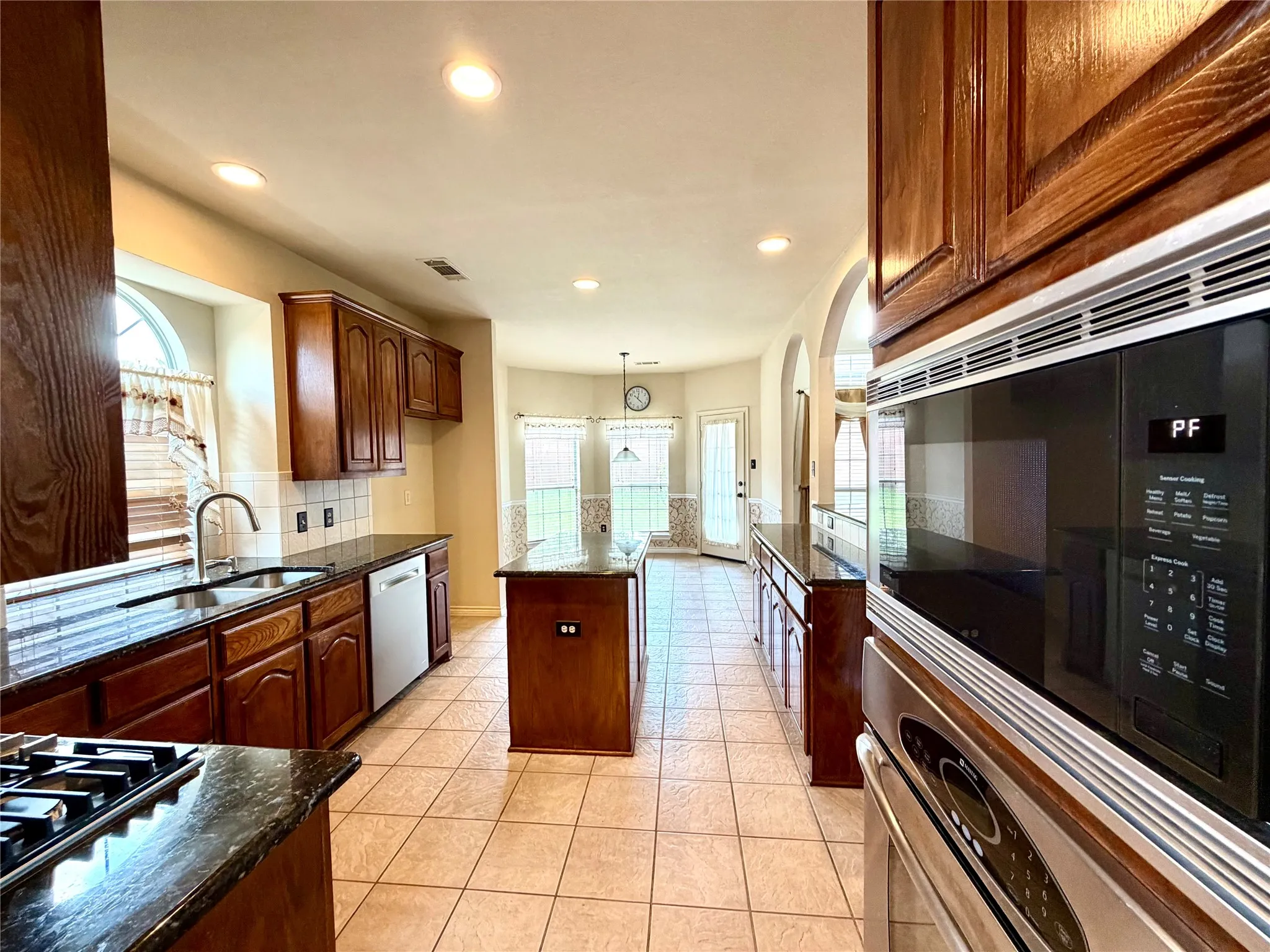 Single Family Residence For Rent in Collin County , 7204 Crane Drive, Sachse, Texas 75048, 7 Bedroom, 4 Bathroom, 2 Garage spaces, 3,824 Sqft, built in 2005, mls#21329740, Real Estate Agent in Sachse, Homes For Rent in Collin county, Homes For Rent in Sachse, Realtor in Sachse Texas, Real Estate Brokerage Independent Realty Texas, Luminita Cordes Realtor