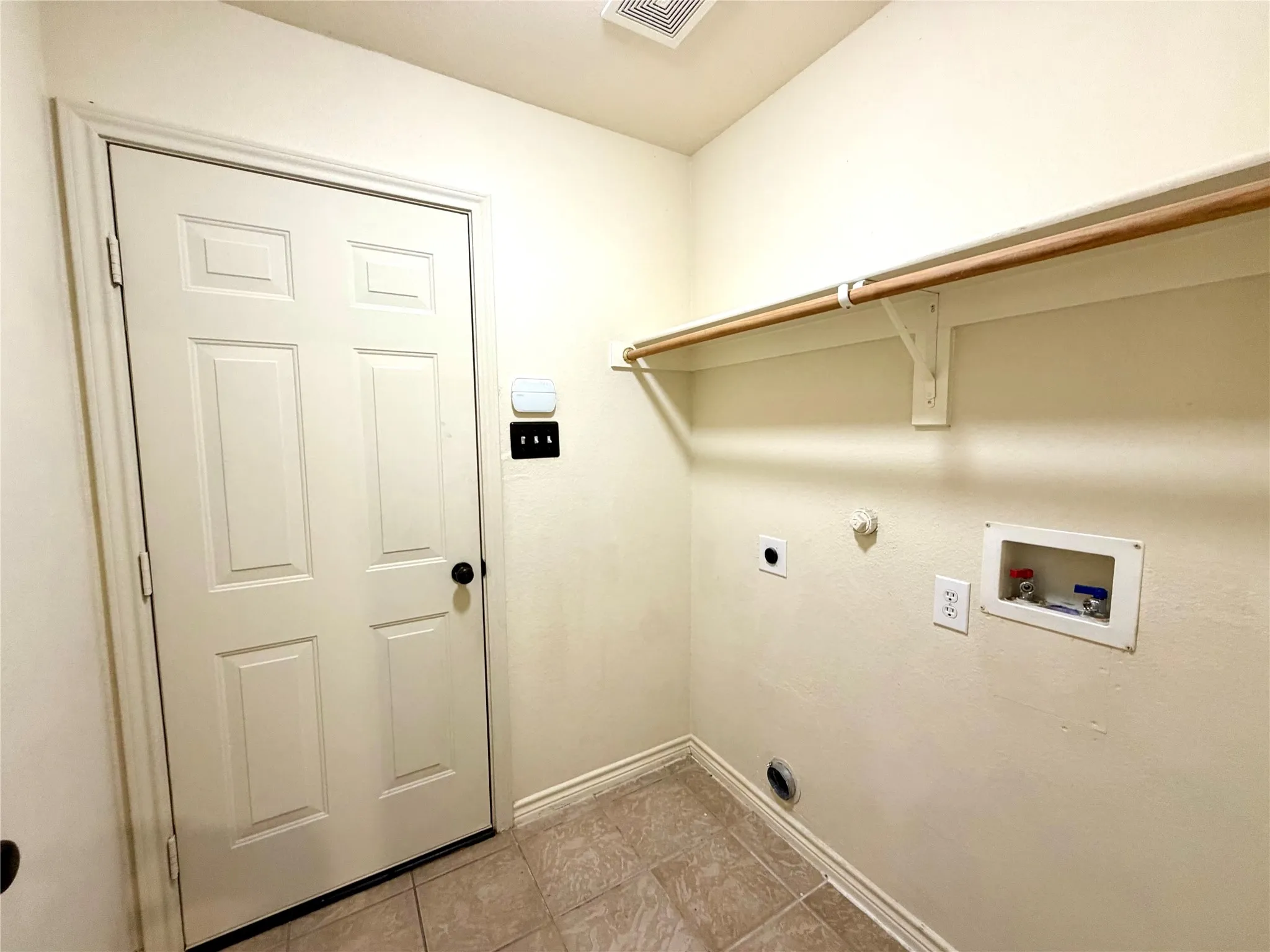 Single Family Residence For Rent in Collin County , 7204 Crane Drive, Sachse, Texas 75048, 7 Bedroom, 4 Bathroom, 2 Garage spaces, 3,824 Sqft, built in 2005, mls#21329740, Real Estate Agent in Sachse, Homes For Rent in Collin county, Homes For Rent in Sachse, Realtor in Sachse Texas, Real Estate Brokerage Independent Realty Texas, Luminita Cordes Realtor