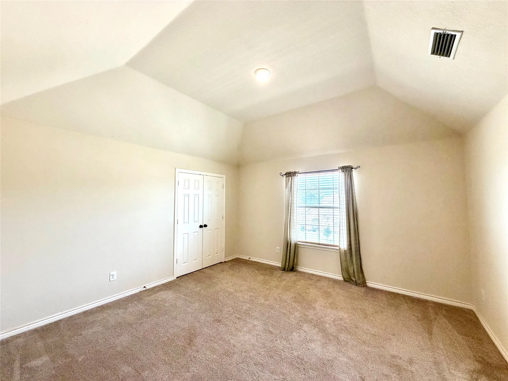 Single Family Residence For Rent in Collin County , 7204 Crane Drive, Sachse, Texas 75048, 7 Bedroom, 4 Bathroom, 2 Garage spaces, 3,824 Sqft, built in 2005, mls#21329740, Real Estate Agent in Sachse, Homes For Rent in Collin county, Homes For Rent in Sachse, Realtor in Sachse Texas, Real Estate Brokerage Independent Realty Texas, Luminita Cordes Realtor