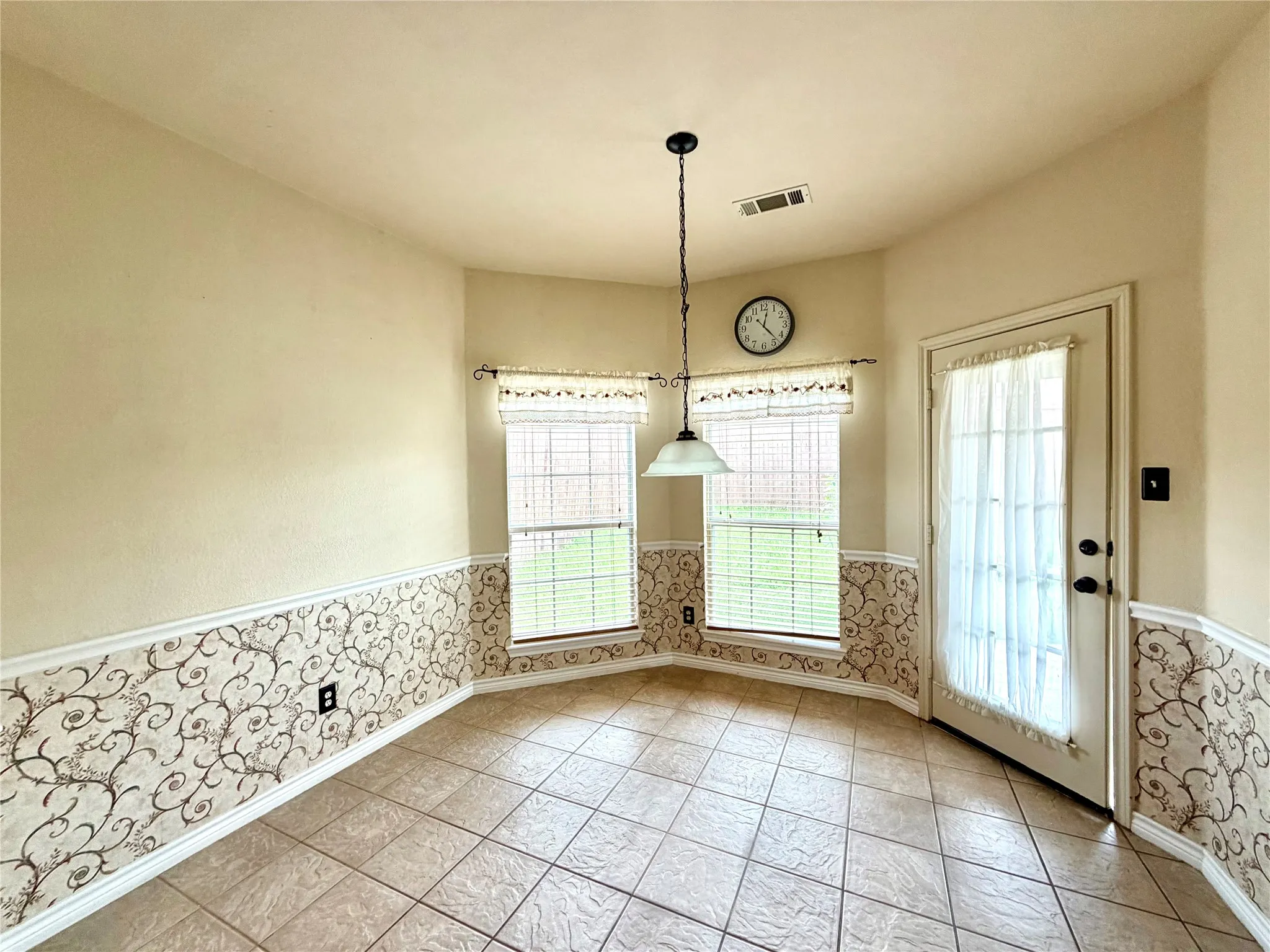 Single Family Residence For Rent in Collin County , 7204 Crane Drive, Sachse, Texas 75048, 7 Bedroom, 4 Bathroom, 2 Garage spaces, 3,824 Sqft, built in 2005, mls#21329740, Real Estate Agent in Sachse, Homes For Rent in Collin county, Homes For Rent in Sachse, Realtor in Sachse Texas, Real Estate Brokerage Independent Realty Texas, Luminita Cordes Realtor