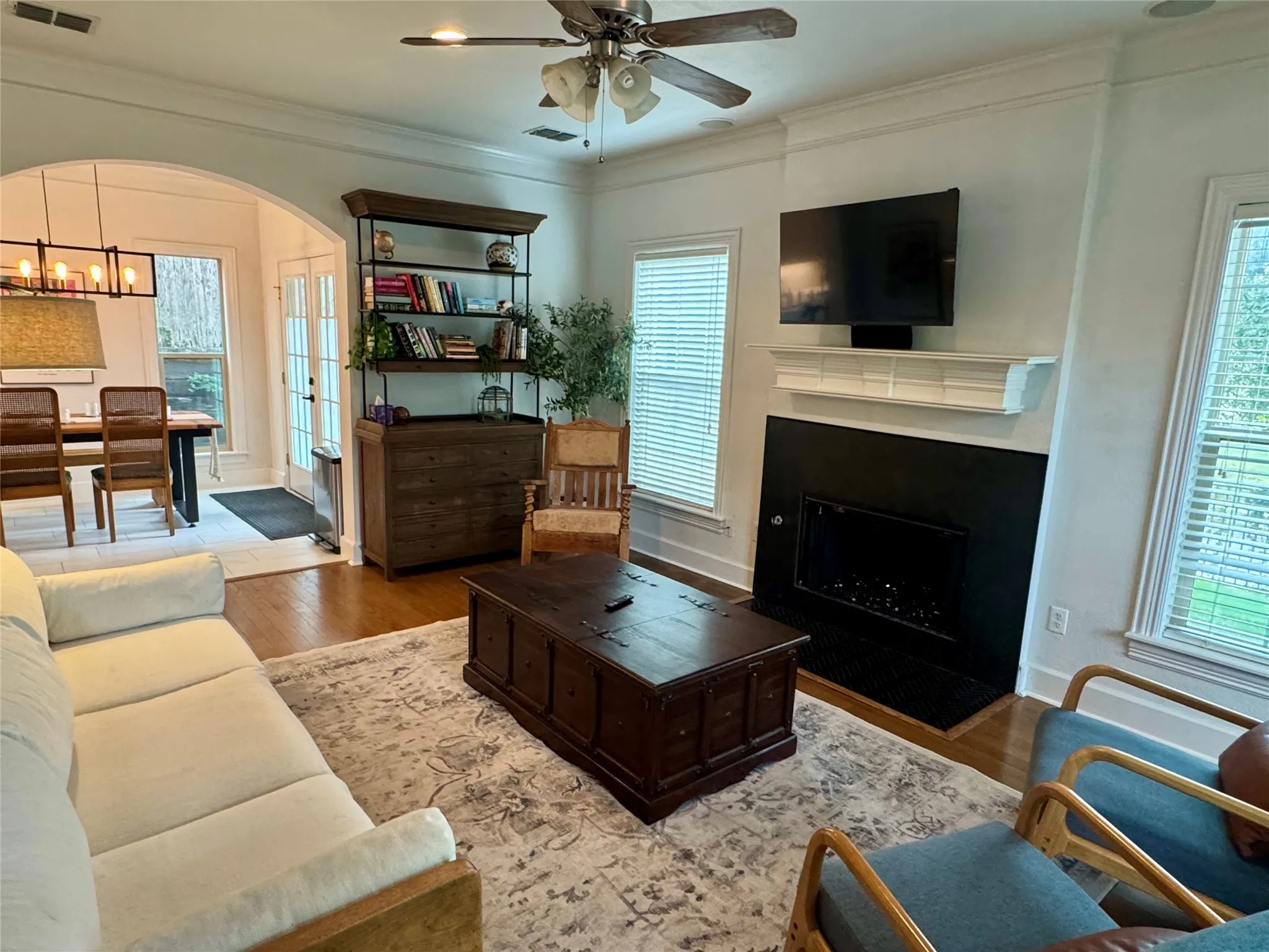 Single Family Residence For Sale in Tarrant County , 1953 Owasso Street, Fort Worth, Texas 76107, 3 Bedroom, 3 Bathroom, 2 Garage spaces, 1,703 Sqft, built in 2004, mls#21330863, Real Estate Agent in Fort Worth, Homes For Sale in Tarrant county, Homes For Sale in Fort Worth, Realtor in Fort Worth Texas, Real Estate Brokerage Independent Realty Texas, Luminita Cordes Realtor