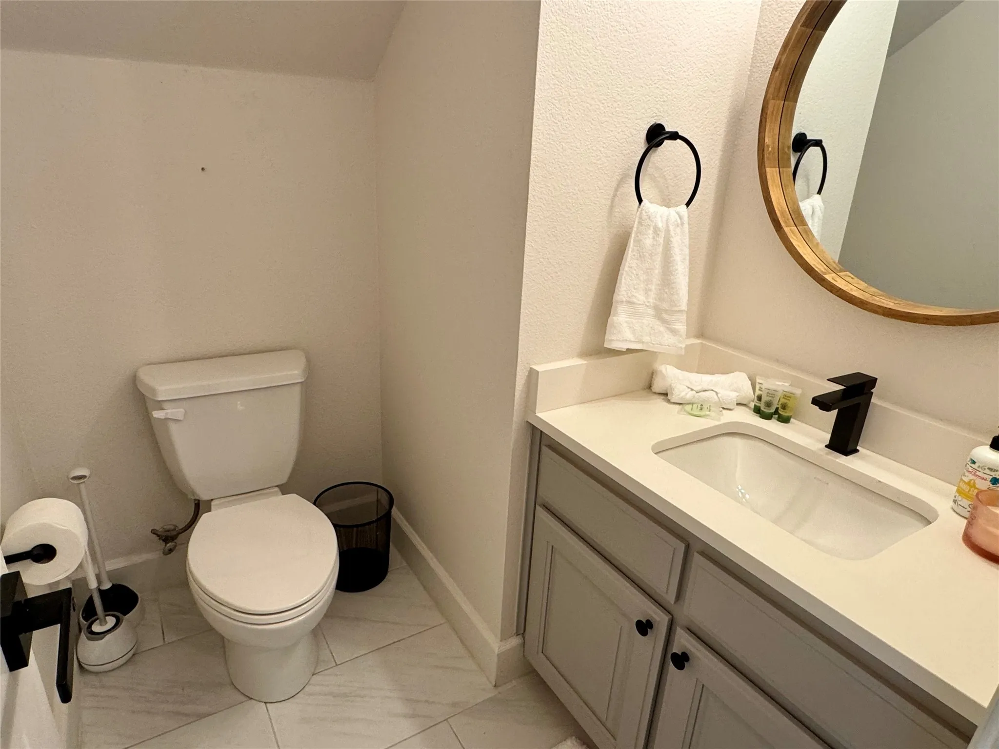 1/2 Bath
