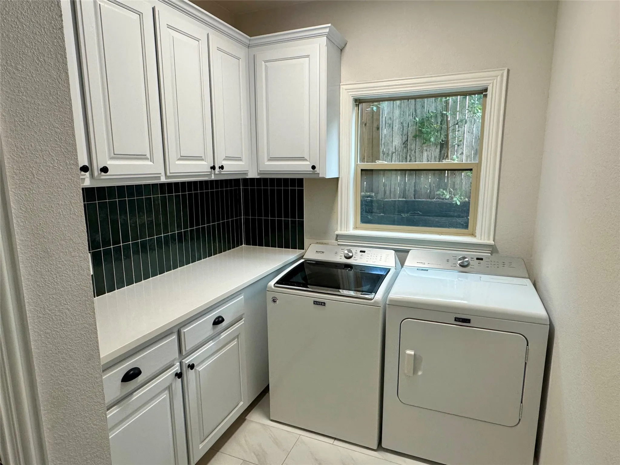 Single Family Residence For Sale in Tarrant County , 1953 Owasso Street, Fort Worth, Texas 76107, 3 Bedroom, 3 Bathroom, 2 Garage spaces, 1,703 Sqft, built in 2004, mls#21330863, Real Estate Agent in Fort Worth, Homes For Sale in Tarrant county, Homes For Sale in Fort Worth, Realtor in Fort Worth Texas, Real Estate Brokerage Independent Realty Texas, Luminita Cordes Realtor