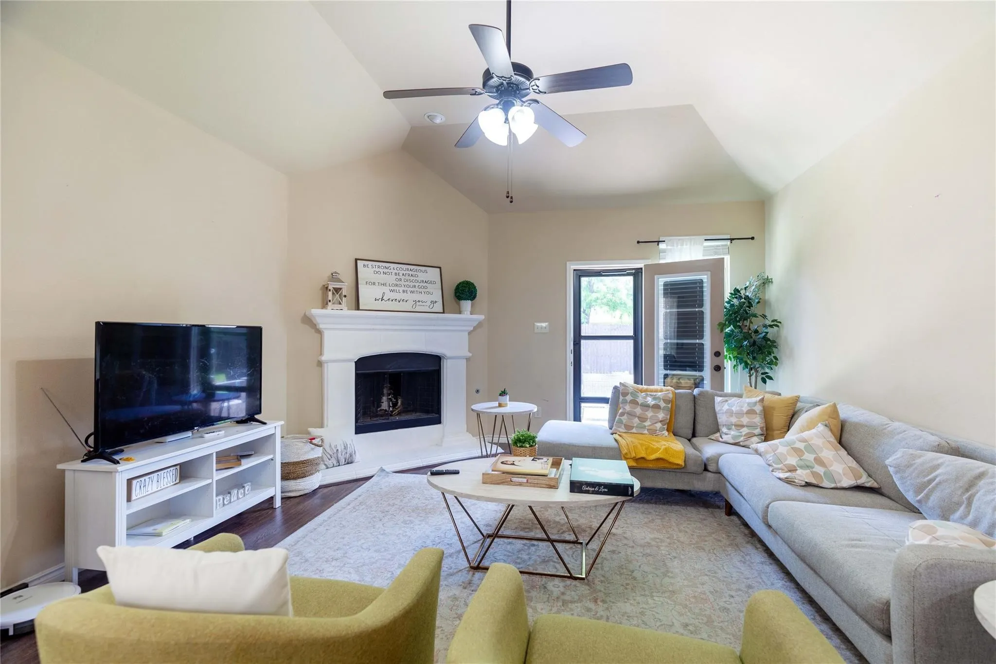 Single Family Residence For Rent in Collin County , 10113 Old Eagle River Lane, Mc Kinney, Texas 75072, 3 Bedroom, 2 Bathroom, 2 Garage spaces, 2,079 Sqft, built in 2013, mls#21330867, Real Estate Agent in Mc Kinney, Homes For Rent in Collin county, Homes For Rent in Mc Kinney, Realtor in Mc Kinney Texas, Real Estate Brokerage Independent Realty Texas, Luminita Cordes Realtor