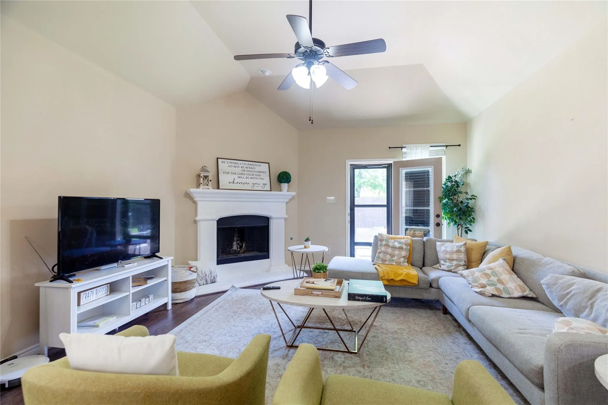 Single Family Residence For Rent in Collin County , 10113 Old Eagle River Lane, Mc Kinney, Texas 75072, 3 Bedroom, 2 Bathroom, 2 Garage spaces, 2,079 Sqft, built in 2013, mls#21330867, Real Estate Agent in Mc Kinney, Homes For Rent in Collin county, Homes For Rent in Mc Kinney, Realtor in Mc Kinney Texas, Real Estate Brokerage Independent Realty Texas, Luminita Cordes Realtor
