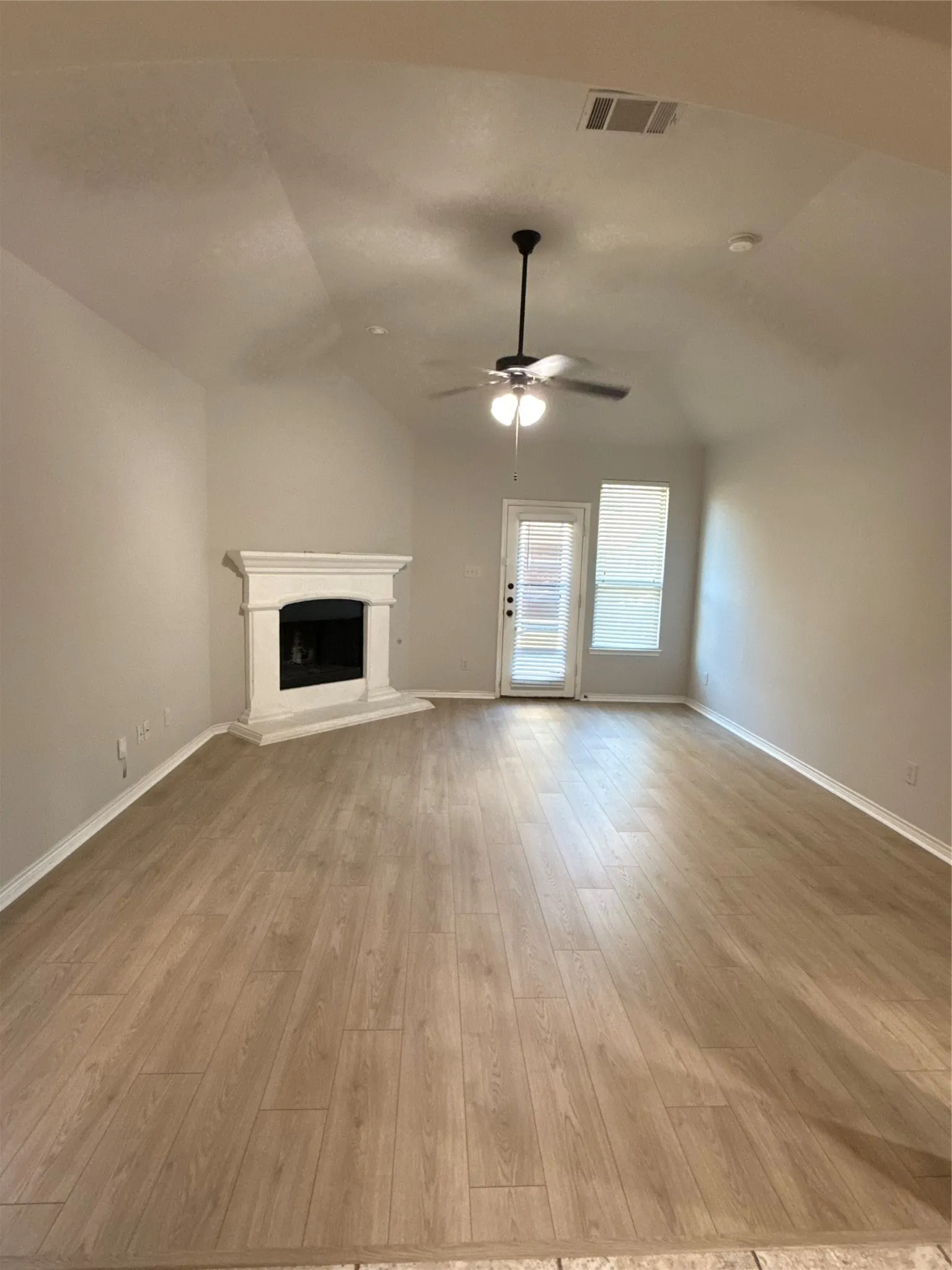 Single Family Residence For Rent in Collin County , 10113 Old Eagle River Lane, Mc Kinney, Texas 75072, 3 Bedroom, 2 Bathroom, 2 Garage spaces, 2,079 Sqft, built in 2013, mls#21330867, Real Estate Agent in Mc Kinney, Homes For Rent in Collin county, Homes For Rent in Mc Kinney, Realtor in Mc Kinney Texas, Real Estate Brokerage Independent Realty Texas, Luminita Cordes Realtor