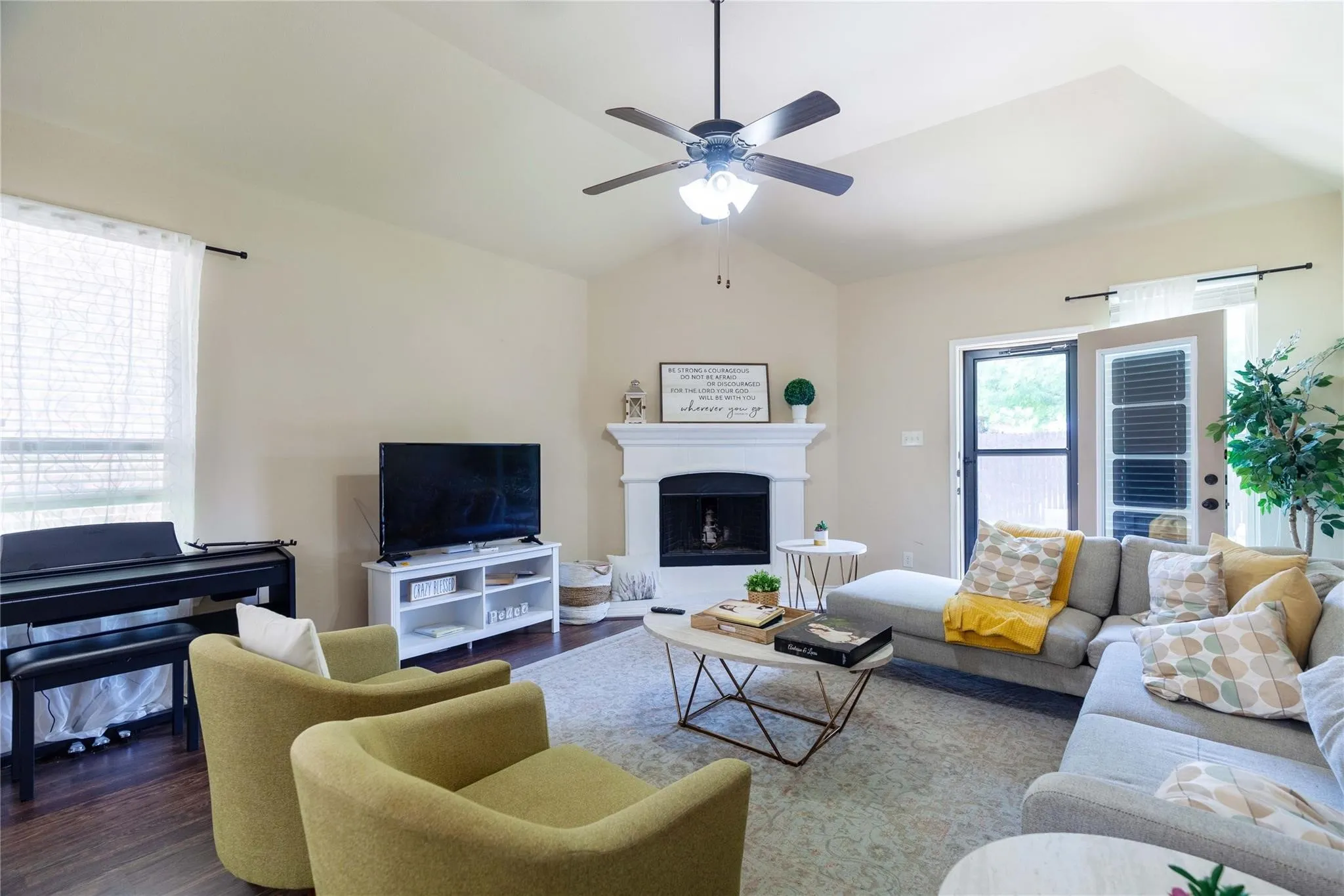 Single Family Residence For Rent in Collin County , 10113 Old Eagle River Lane, Mc Kinney, Texas 75072, 3 Bedroom, 2 Bathroom, 2 Garage spaces, 2,079 Sqft, built in 2013, mls#21330867, Real Estate Agent in Mc Kinney, Homes For Rent in Collin county, Homes For Rent in Mc Kinney, Realtor in Mc Kinney Texas, Real Estate Brokerage Independent Realty Texas, Luminita Cordes Realtor