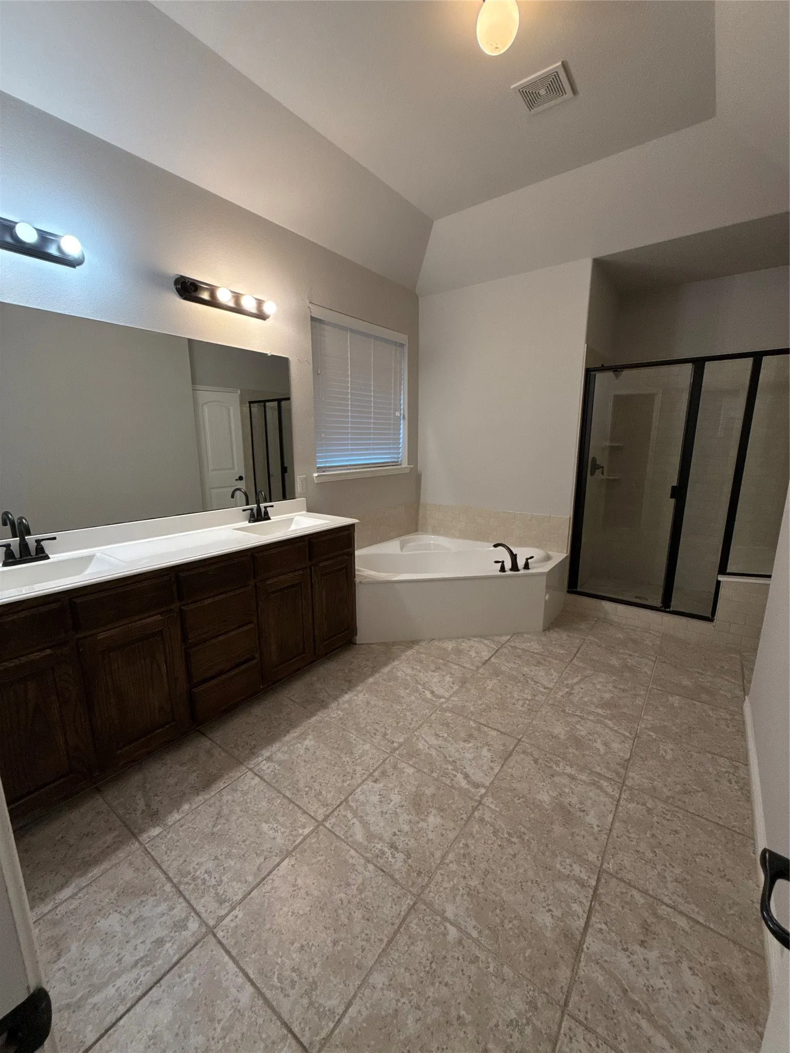 Single Family Residence For Rent in Collin County , 10113 Old Eagle River Lane, Mc Kinney, Texas 75072, 3 Bedroom, 2 Bathroom, 2 Garage spaces, 2,079 Sqft, built in 2013, mls#21330867, Real Estate Agent in Mc Kinney, Homes For Rent in Collin county, Homes For Rent in Mc Kinney, Realtor in Mc Kinney Texas, Real Estate Brokerage Independent Realty Texas, Luminita Cordes Realtor