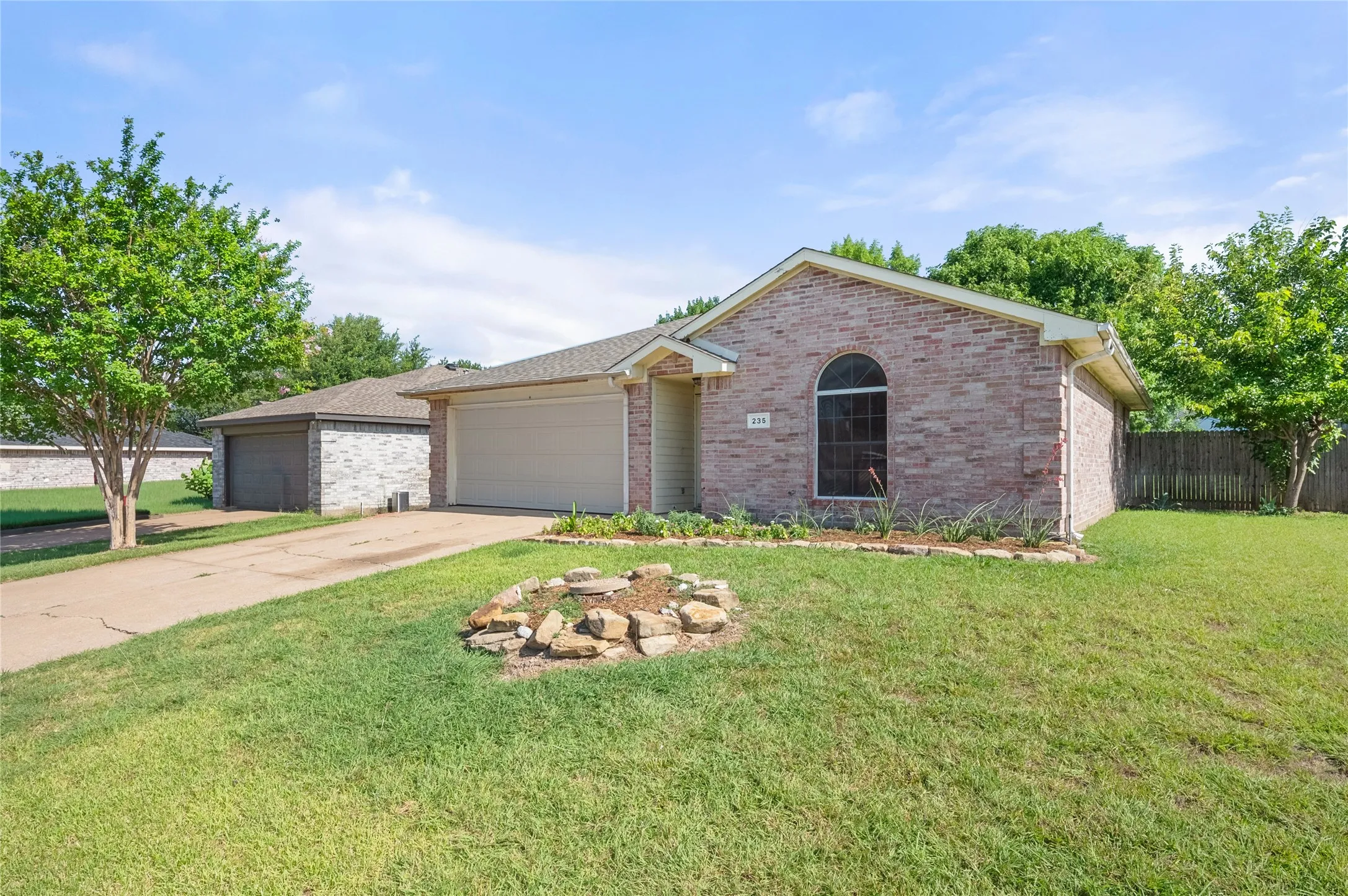 Single Family Residence For Rent in Collin County , 235 Lake Texoma Drive, Wylie, Texas 75098, 3 Bedroom, 2 Bathroom, 2 Garage spaces, 1,208 Sqft, built in 2000, mls#21330840, Real Estate Agent in Wylie, Homes For Rent in Collin county, Homes For Rent in Wylie, Realtor in Wylie Texas, Real Estate Brokerage Independent Realty Texas, Luminita Cordes Realtor