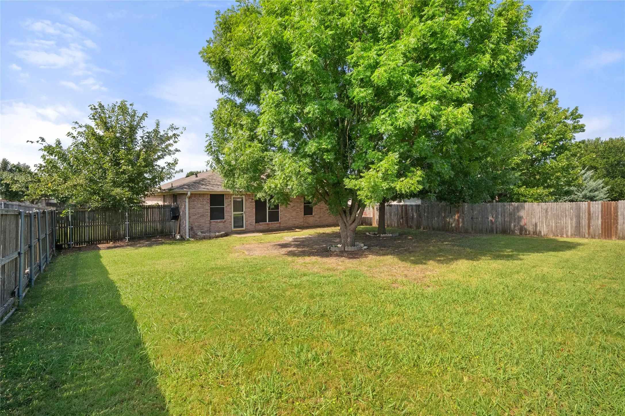 Single Family Residence For Rent in Collin County , 235 Lake Texoma Drive, Wylie, Texas 75098, 3 Bedroom, 2 Bathroom, 2 Garage spaces, 1,208 Sqft, built in 2000, mls#21330840, Real Estate Agent in Wylie, Homes For Rent in Collin county, Homes For Rent in Wylie, Realtor in Wylie Texas, Real Estate Brokerage Independent Realty Texas, Luminita Cordes Realtor