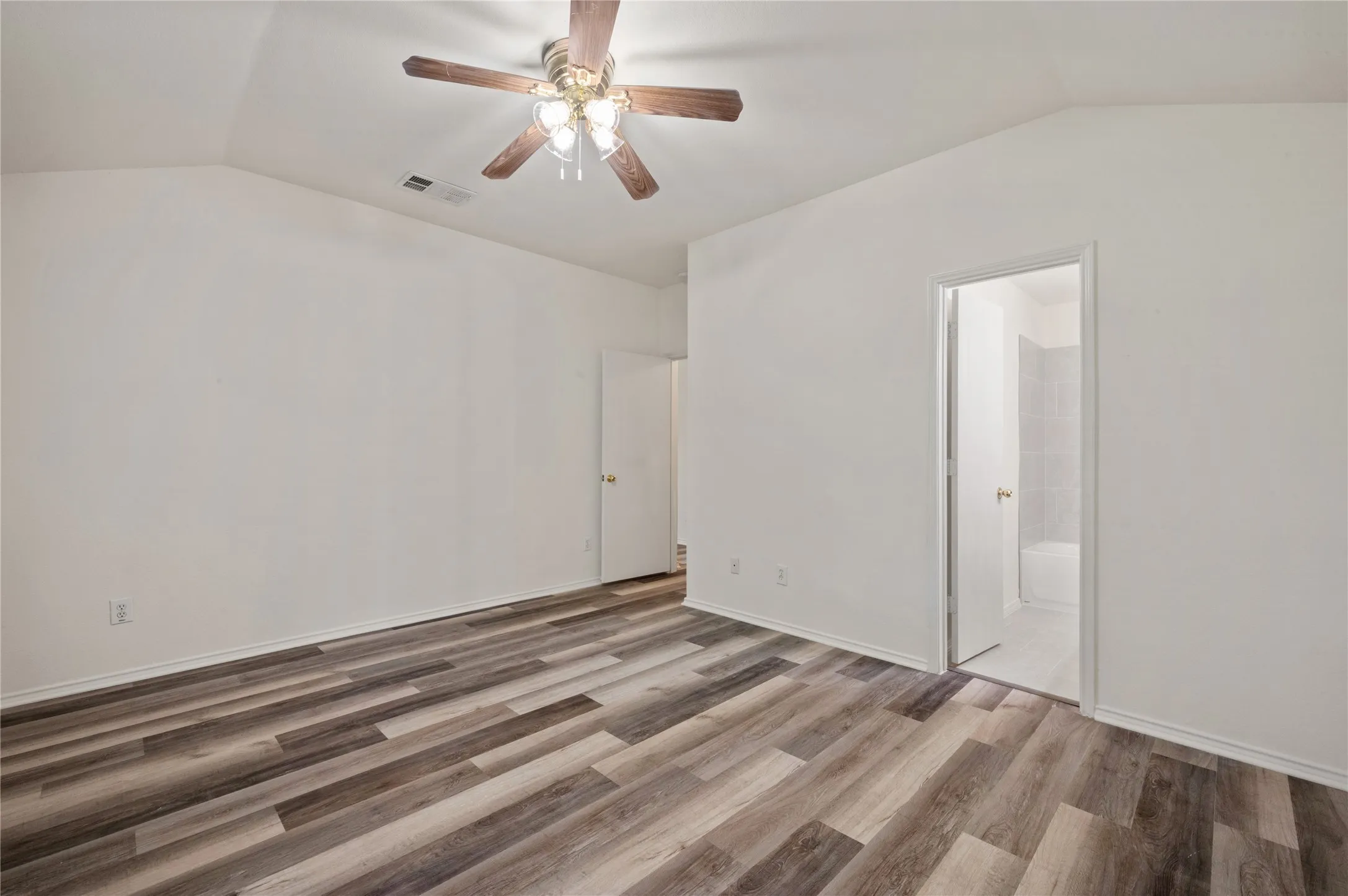 Single Family Residence For Rent in Collin County , 235 Lake Texoma Drive, Wylie, Texas 75098, 3 Bedroom, 2 Bathroom, 2 Garage spaces, 1,208 Sqft, built in 2000, mls#21330840, Real Estate Agent in Wylie, Homes For Rent in Collin county, Homes For Rent in Wylie, Realtor in Wylie Texas, Real Estate Brokerage Independent Realty Texas, Luminita Cordes Realtor