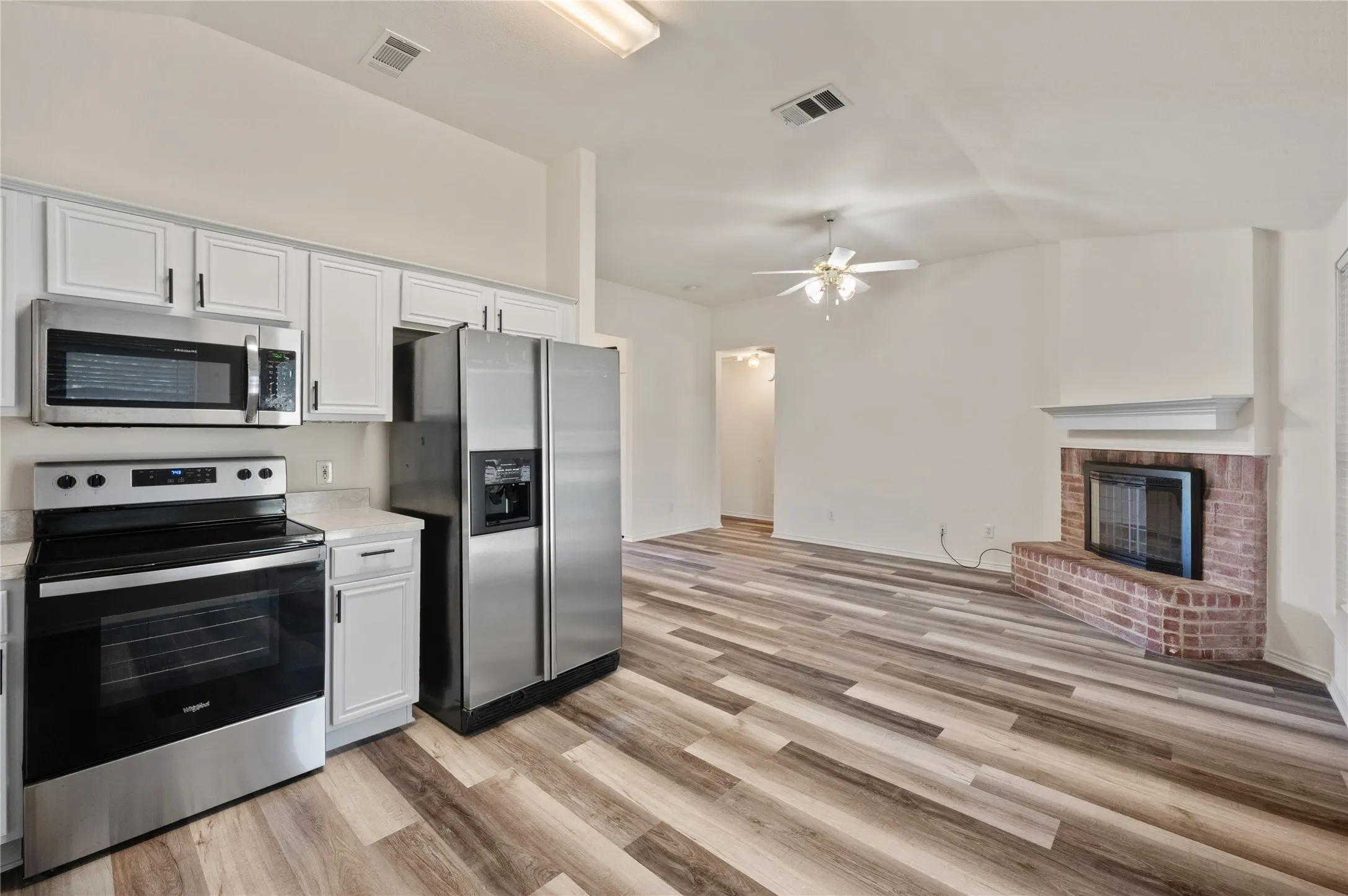 Single Family Residence For Rent in Collin County , 235 Lake Texoma Drive, Wylie, Texas 75098, 3 Bedroom, 2 Bathroom, 2 Garage spaces, 1,208 Sqft, built in 2000, mls#21330840, Real Estate Agent in Wylie, Homes For Rent in Collin county, Homes For Rent in Wylie, Realtor in Wylie Texas, Real Estate Brokerage Independent Realty Texas, Luminita Cordes Realtor