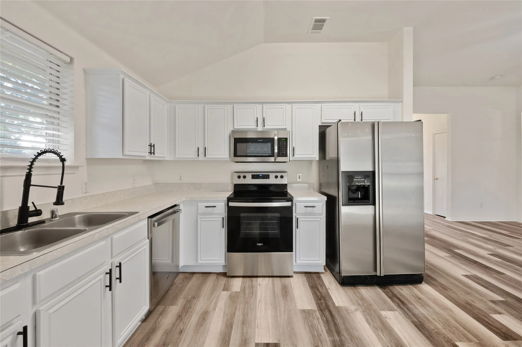 Single Family Residence For Rent in Collin County , 235 Lake Texoma Drive, Wylie, Texas 75098, 3 Bedroom, 2 Bathroom, 2 Garage spaces, 1,208 Sqft, built in 2000, mls#21330840, Real Estate Agent in Wylie, Homes For Rent in Collin county, Homes For Rent in Wylie, Realtor in Wylie Texas, Real Estate Brokerage Independent Realty Texas, Luminita Cordes Realtor