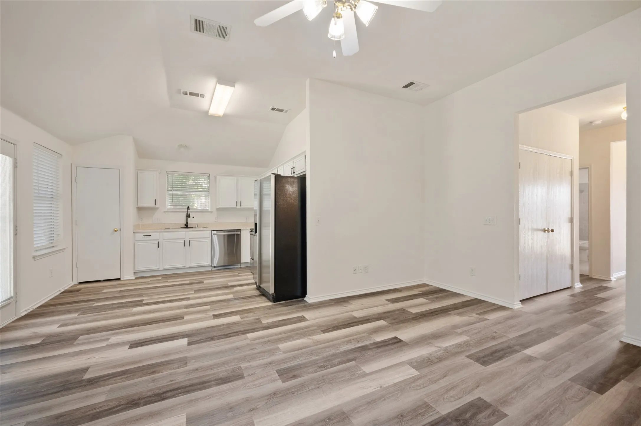 Single Family Residence For Rent in Collin County , 235 Lake Texoma Drive, Wylie, Texas 75098, 3 Bedroom, 2 Bathroom, 2 Garage spaces, 1,208 Sqft, built in 2000, mls#21330840, Real Estate Agent in Wylie, Homes For Rent in Collin county, Homes For Rent in Wylie, Realtor in Wylie Texas, Real Estate Brokerage Independent Realty Texas, Luminita Cordes Realtor
