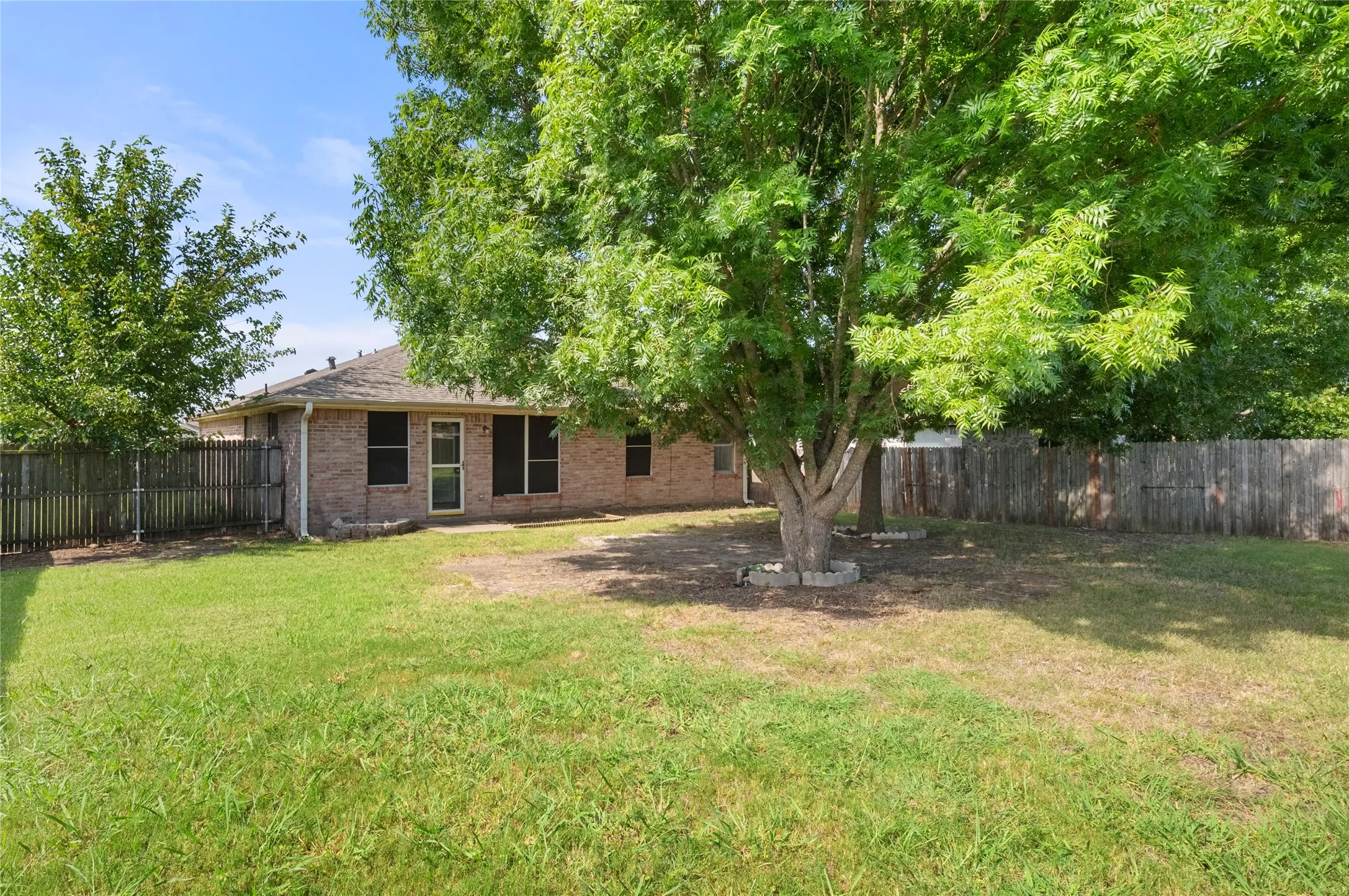 Single Family Residence For Rent in Collin County , 235 Lake Texoma Drive, Wylie, Texas 75098, 3 Bedroom, 2 Bathroom, 2 Garage spaces, 1,208 Sqft, built in 2000, mls#21330840, Real Estate Agent in Wylie, Homes For Rent in Collin county, Homes For Rent in Wylie, Realtor in Wylie Texas, Real Estate Brokerage Independent Realty Texas, Luminita Cordes Realtor