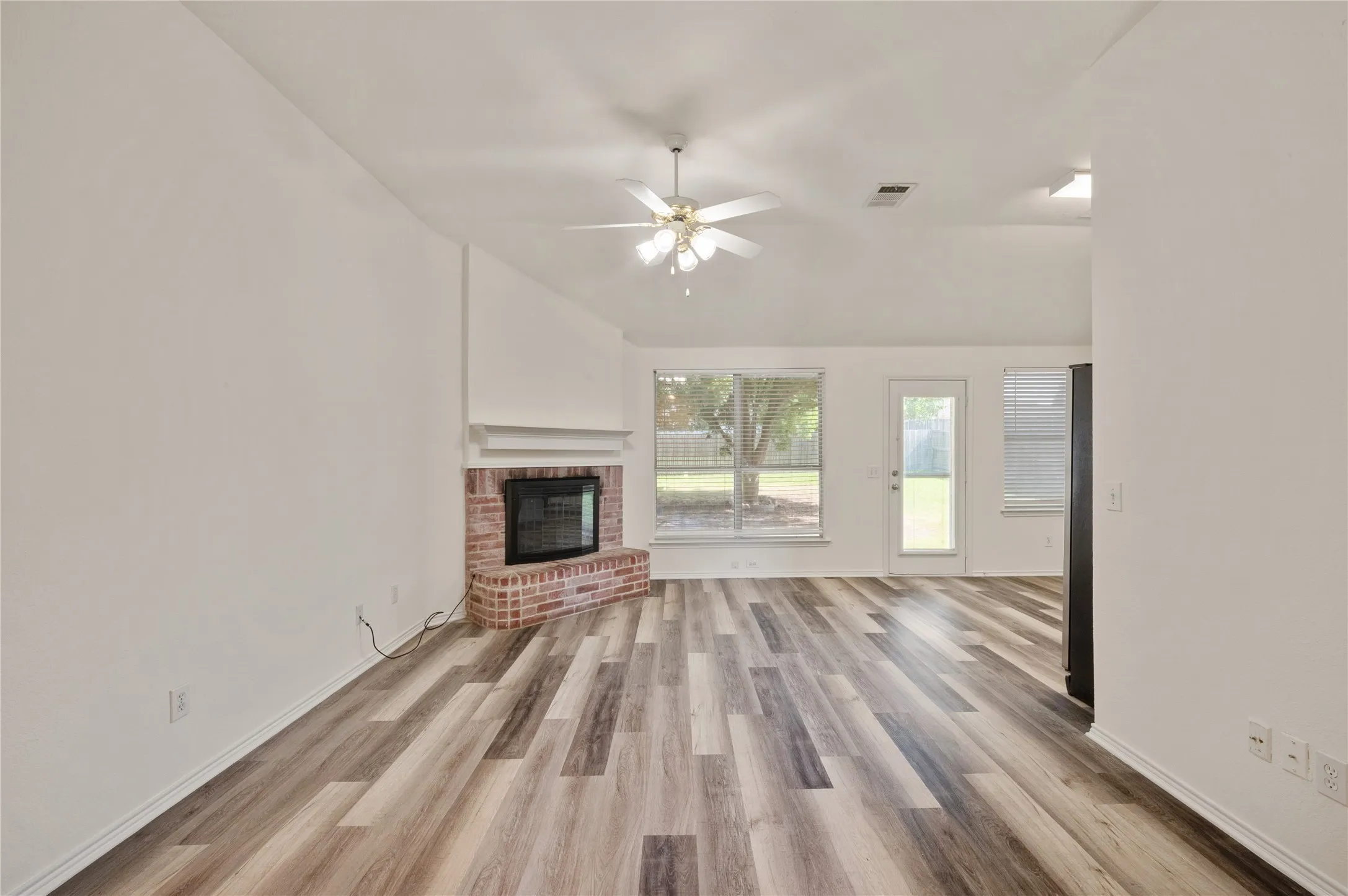 Single Family Residence For Rent in Collin County , 235 Lake Texoma Drive, Wylie, Texas 75098, 3 Bedroom, 2 Bathroom, 2 Garage spaces, 1,208 Sqft, built in 2000, mls#21330840, Real Estate Agent in Wylie, Homes For Rent in Collin county, Homes For Rent in Wylie, Realtor in Wylie Texas, Real Estate Brokerage Independent Realty Texas, Luminita Cordes Realtor