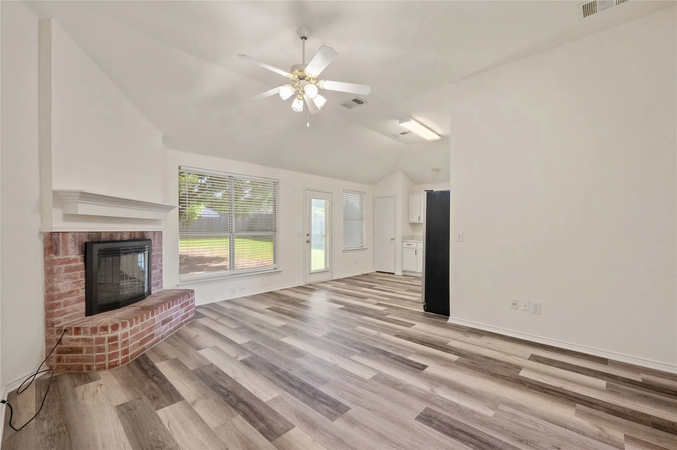 Single Family Residence For Rent in Collin County , 235 Lake Texoma Drive, Wylie, Texas 75098, 3 Bedroom, 2 Bathroom, 2 Garage spaces, 1,208 Sqft, built in 2000, mls#21330840, Real Estate Agent in Wylie, Homes For Rent in Collin county, Homes For Rent in Wylie, Realtor in Wylie Texas, Real Estate Brokerage Independent Realty Texas, Luminita Cordes Realtor