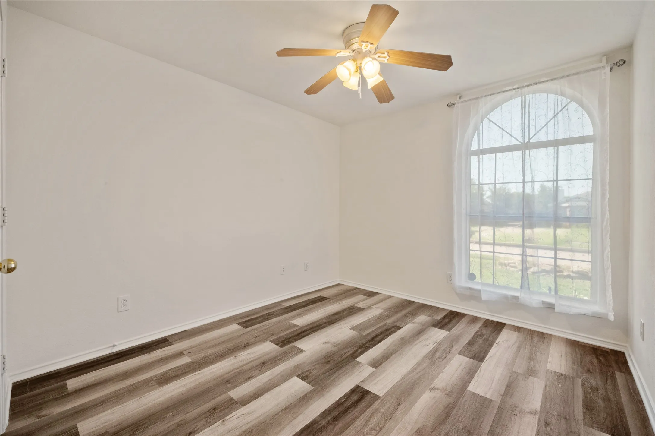 Single Family Residence For Rent in Collin County , 235 Lake Texoma Drive, Wylie, Texas 75098, 3 Bedroom, 2 Bathroom, 2 Garage spaces, 1,208 Sqft, built in 2000, mls#21330840, Real Estate Agent in Wylie, Homes For Rent in Collin county, Homes For Rent in Wylie, Realtor in Wylie Texas, Real Estate Brokerage Independent Realty Texas, Luminita Cordes Realtor