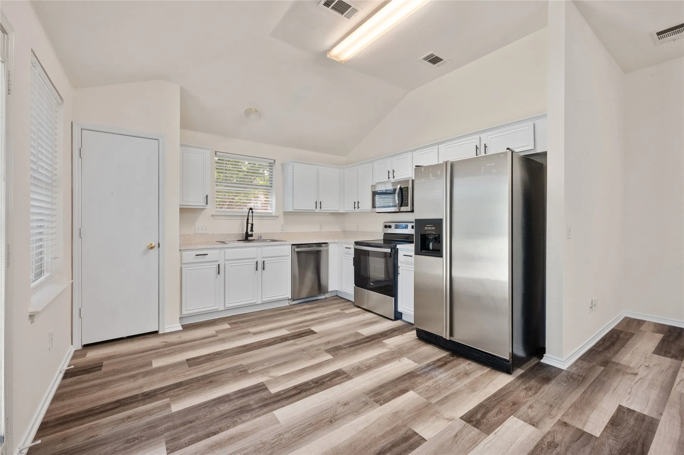 Single Family Residence For Rent in Collin County , 235 Lake Texoma Drive, Wylie, Texas 75098, 3 Bedroom, 2 Bathroom, 2 Garage spaces, 1,208 Sqft, built in 2000, mls#21330840, Real Estate Agent in Wylie, Homes For Rent in Collin county, Homes For Rent in Wylie, Realtor in Wylie Texas, Real Estate Brokerage Independent Realty Texas, Luminita Cordes Realtor