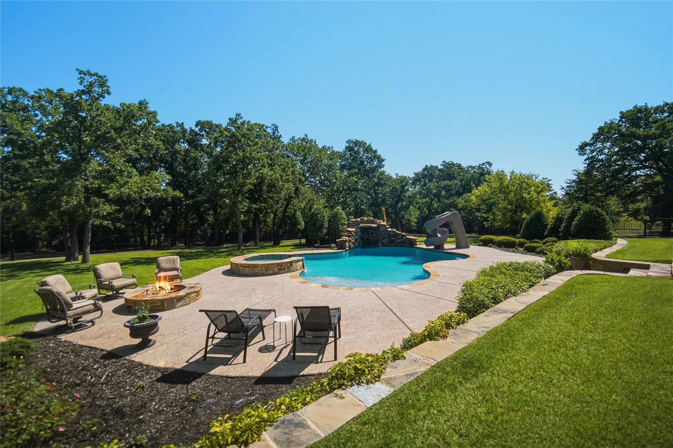 Single Family Residence For Sale in Jack County , 470 Granite Way, Jacksboro, Texas 76458, 5 Bedroom, 5 Bathroom, 3 Garage spaces, 5,155 Sqft, built in 2016, mls#21329130, Real Estate Agent in Jacksboro, Homes For Sale in Jack county, Homes For Sale in Jacksboro, Realtor in Jacksboro Texas, Real Estate Brokerage Independent Realty Texas, Luminita Cordes Realtor