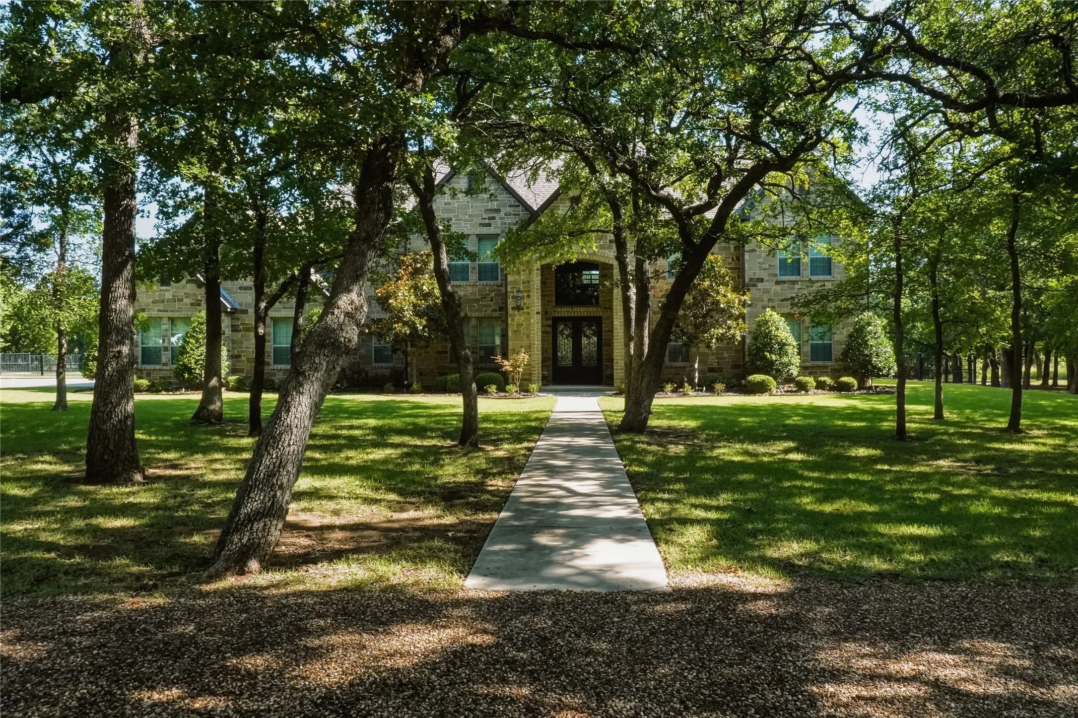 Single Family Residence For Sale in Jack County , 470 Granite Way, Jacksboro, Texas 76458, 5 Bedroom, 5 Bathroom, 3 Garage spaces, 5,155 Sqft, built in 2016, mls#21329130, Real Estate Agent in Jacksboro, Homes For Sale in Jack county, Homes For Sale in Jacksboro, Realtor in Jacksboro Texas, Real Estate Brokerage Independent Realty Texas, Luminita Cordes Realtor