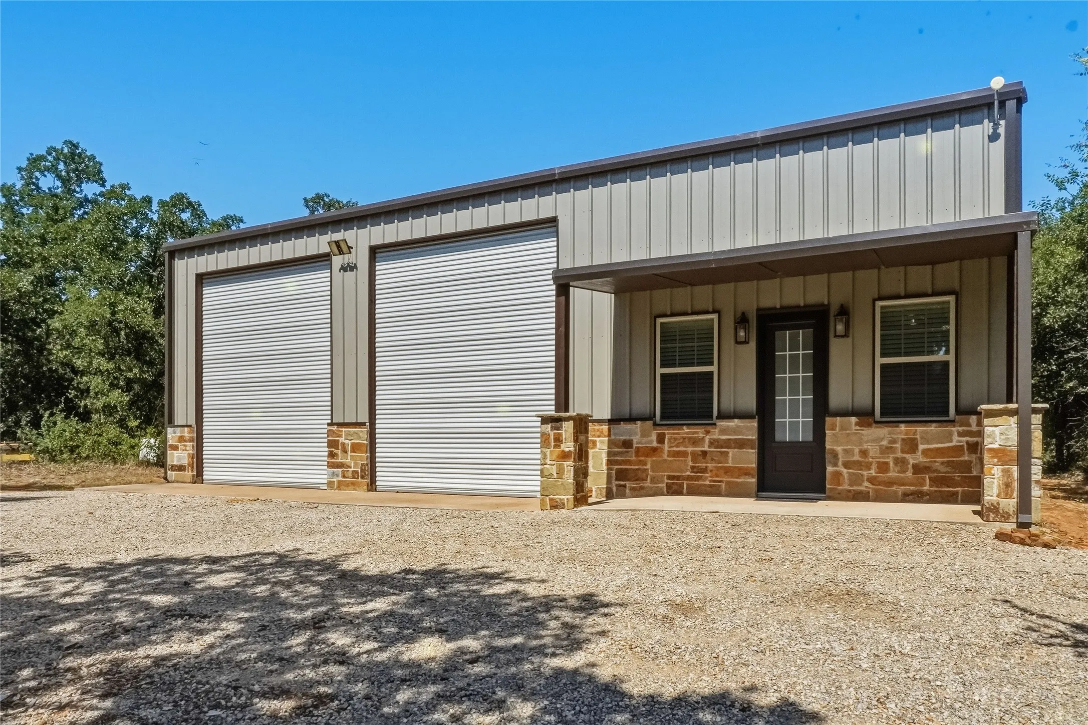 Single Family Residence For Sale in Jack County , 470 Granite Way, Jacksboro, Texas 76458, 5 Bedroom, 5 Bathroom, 3 Garage spaces, 5,155 Sqft, built in 2016, mls#21329130, Real Estate Agent in Jacksboro, Homes For Sale in Jack county, Homes For Sale in Jacksboro, Realtor in Jacksboro Texas, Real Estate Brokerage Independent Realty Texas, Luminita Cordes Realtor