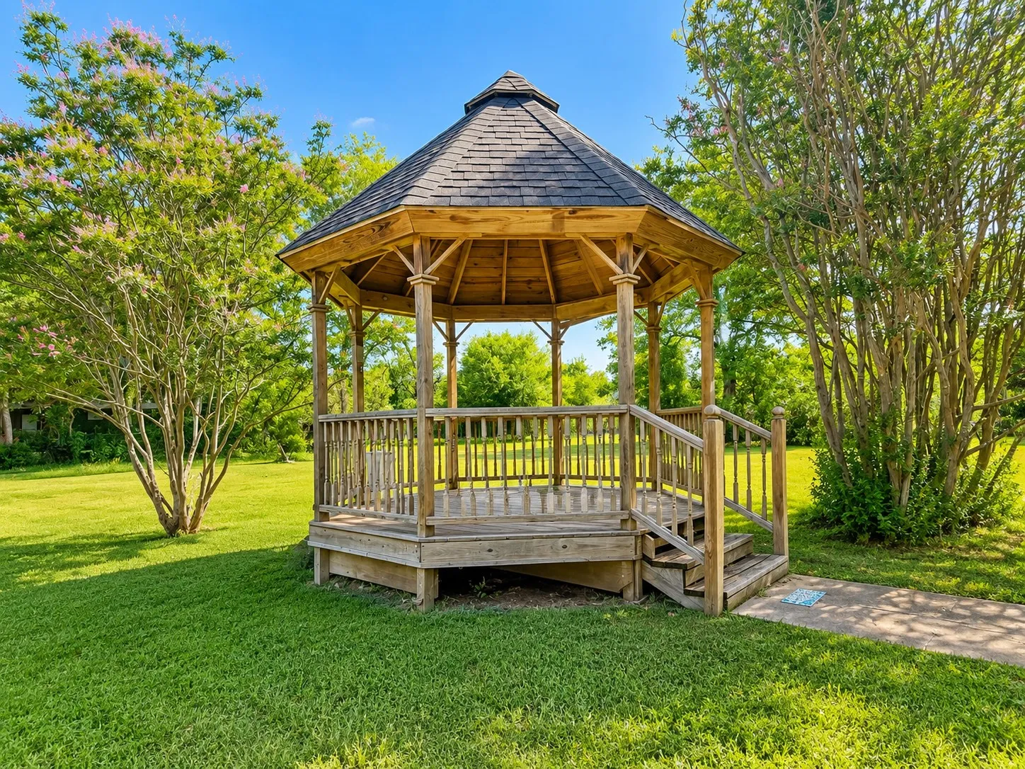 Single Family Residence For Sale in Navarro County , 310 SW 7th Street, Kerens, Texas 75144, 3 Bedroom, 2 Bathroom, Garage spaces, 2,160 Sqft, built in 1955, mls#21330897, Real Estate Agent in Kerens, Homes For Sale in Navarro county, Homes For Sale in Kerens, Realtor in Kerens Texas, Real Estate Brokerage Independent Realty Texas, Luminita Cordes Realtor