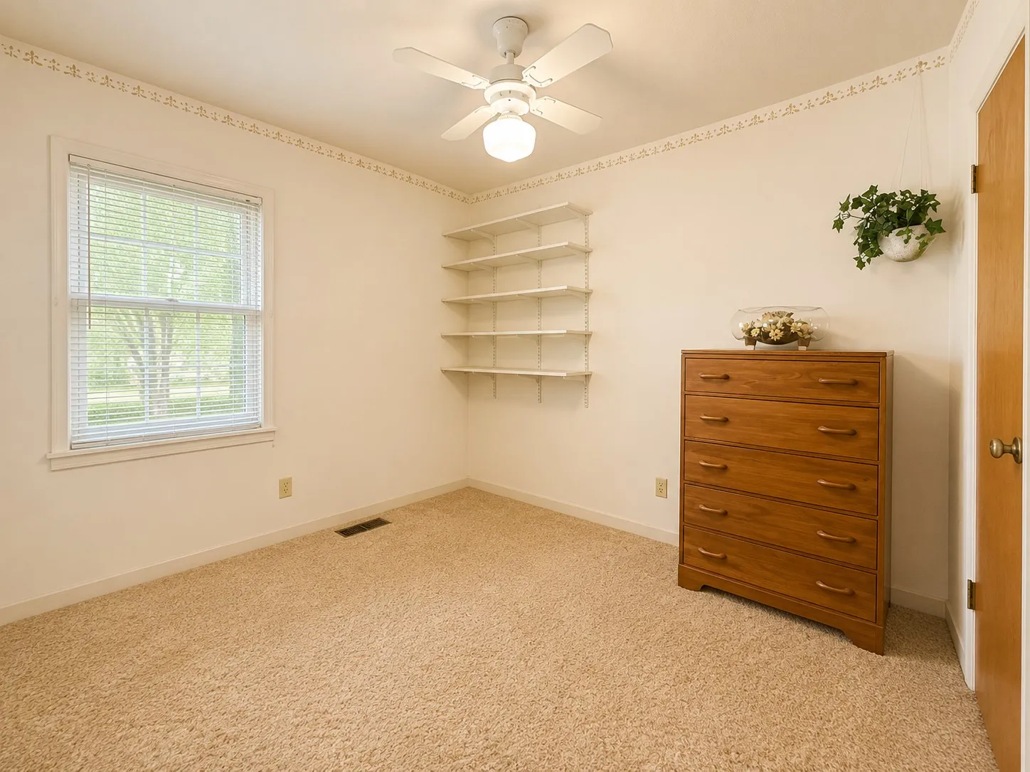 Single Family Residence For Sale in Navarro County , 310 SW 7th Street, Kerens, Texas 75144, 3 Bedroom, 2 Bathroom, Garage spaces, 2,160 Sqft, built in 1955, mls#21330897, Real Estate Agent in Kerens, Homes For Sale in Navarro county, Homes For Sale in Kerens, Realtor in Kerens Texas, Real Estate Brokerage Independent Realty Texas, Luminita Cordes Realtor