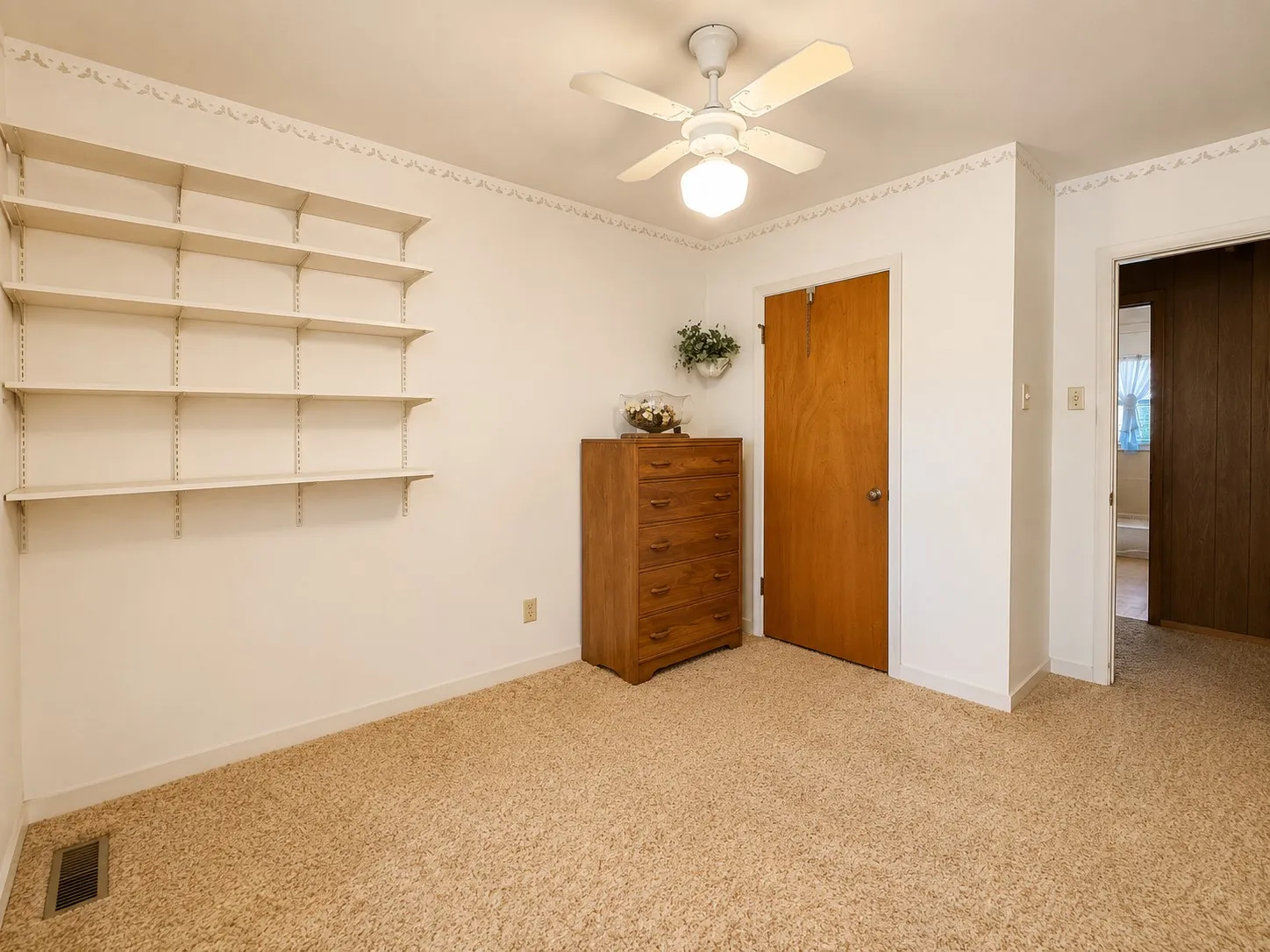Single Family Residence For Sale in Navarro County , 310 SW 7th Street, Kerens, Texas 75144, 3 Bedroom, 2 Bathroom, Garage spaces, 2,160 Sqft, built in 1955, mls#21330897, Real Estate Agent in Kerens, Homes For Sale in Navarro county, Homes For Sale in Kerens, Realtor in Kerens Texas, Real Estate Brokerage Independent Realty Texas, Luminita Cordes Realtor