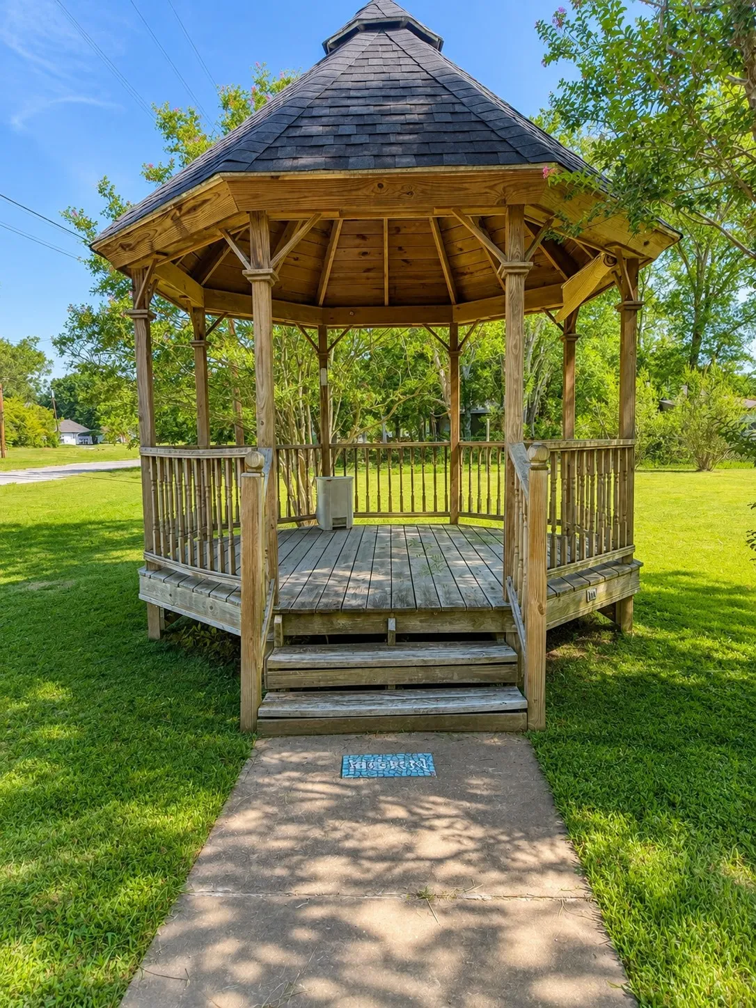 Single Family Residence For Sale in Navarro County , 310 SW 7th Street, Kerens, Texas 75144, 3 Bedroom, 2 Bathroom, Garage spaces, 2,160 Sqft, built in 1955, mls#21330897, Real Estate Agent in Kerens, Homes For Sale in Navarro county, Homes For Sale in Kerens, Realtor in Kerens Texas, Real Estate Brokerage Independent Realty Texas, Luminita Cordes Realtor