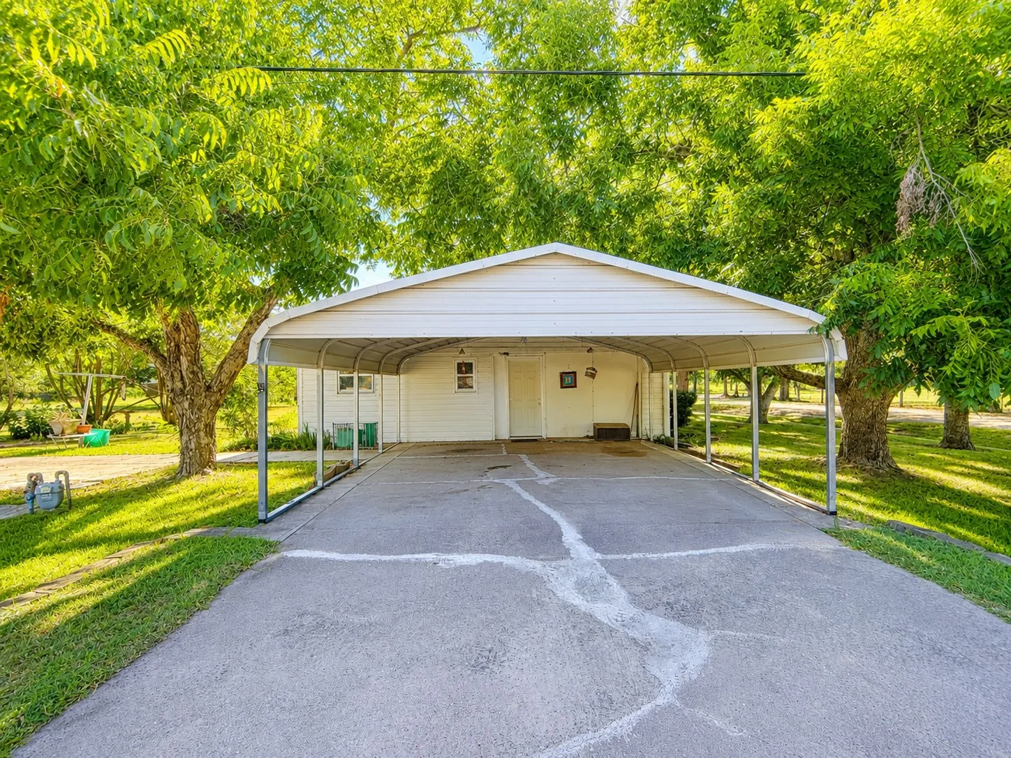 Single Family Residence For Sale in Navarro County , 310 SW 7th Street, Kerens, Texas 75144, 3 Bedroom, 2 Bathroom, Garage spaces, 2,160 Sqft, built in 1955, mls#21330897, Real Estate Agent in Kerens, Homes For Sale in Navarro county, Homes For Sale in Kerens, Realtor in Kerens Texas, Real Estate Brokerage Independent Realty Texas, Luminita Cordes Realtor