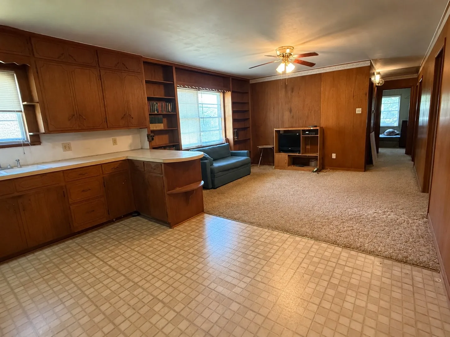 Single Family Residence For Sale in Navarro County , 310 SW 7th Street, Kerens, Texas 75144, 3 Bedroom, 2 Bathroom, Garage spaces, 2,160 Sqft, built in 1955, mls#21330897, Real Estate Agent in Kerens, Homes For Sale in Navarro county, Homes For Sale in Kerens, Realtor in Kerens Texas, Real Estate Brokerage Independent Realty Texas, Luminita Cordes Realtor