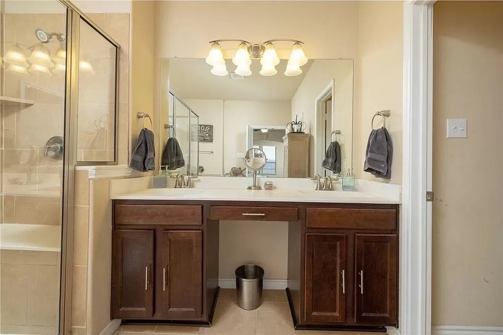 Single Family Residence For Sale in Denton County , 11625 Parade Drive, Frisco, Texas 75036, 4 Bedroom, 3 Bathroom, 2 Garage spaces, 2,929 Sqft, built in 2014, mls#21330911, Real Estate Agent in Frisco, Homes For Sale in Denton county, Homes For Sale in Frisco, Realtor in Frisco Texas, Real Estate Brokerage Independent Realty Texas, Luminita Cordes Realtor