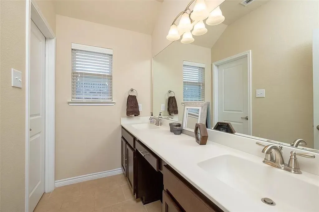 Single Family Residence For Sale in Denton County , 11625 Parade Drive, Frisco, Texas 75036, 4 Bedroom, 3 Bathroom, 2 Garage spaces, 2,929 Sqft, built in 2014, mls#21330911, Real Estate Agent in Frisco, Homes For Sale in Denton county, Homes For Sale in Frisco, Realtor in Frisco Texas, Real Estate Brokerage Independent Realty Texas, Luminita Cordes Realtor