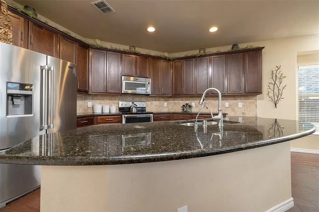 Single Family Residence For Sale in Denton County , 11625 Parade Drive, Frisco, Texas 75036, 4 Bedroom, 3 Bathroom, 2 Garage spaces, 2,929 Sqft, built in 2014, mls#21330911, Real Estate Agent in Frisco, Homes For Sale in Denton county, Homes For Sale in Frisco, Realtor in Frisco Texas, Real Estate Brokerage Independent Realty Texas, Luminita Cordes Realtor