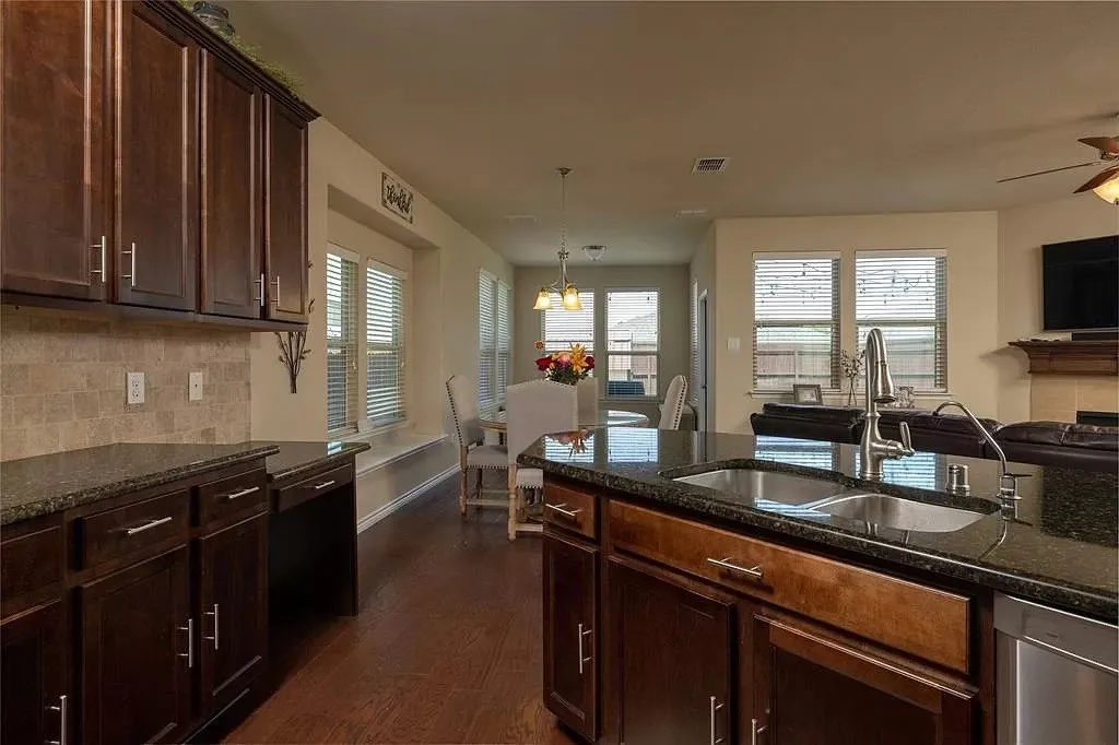 Single Family Residence For Sale in Denton County , 11625 Parade Drive, Frisco, Texas 75036, 4 Bedroom, 3 Bathroom, 2 Garage spaces, 2,929 Sqft, built in 2014, mls#21330911, Real Estate Agent in Frisco, Homes For Sale in Denton county, Homes For Sale in Frisco, Realtor in Frisco Texas, Real Estate Brokerage Independent Realty Texas, Luminita Cordes Realtor