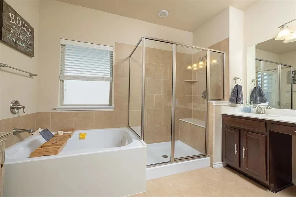 Single Family Residence For Sale in Denton County , 11625 Parade Drive, Frisco, Texas 75036, 4 Bedroom, 3 Bathroom, 2 Garage spaces, 2,929 Sqft, built in 2014, mls#21330911, Real Estate Agent in Frisco, Homes For Sale in Denton county, Homes For Sale in Frisco, Realtor in Frisco Texas, Real Estate Brokerage Independent Realty Texas, Luminita Cordes Realtor