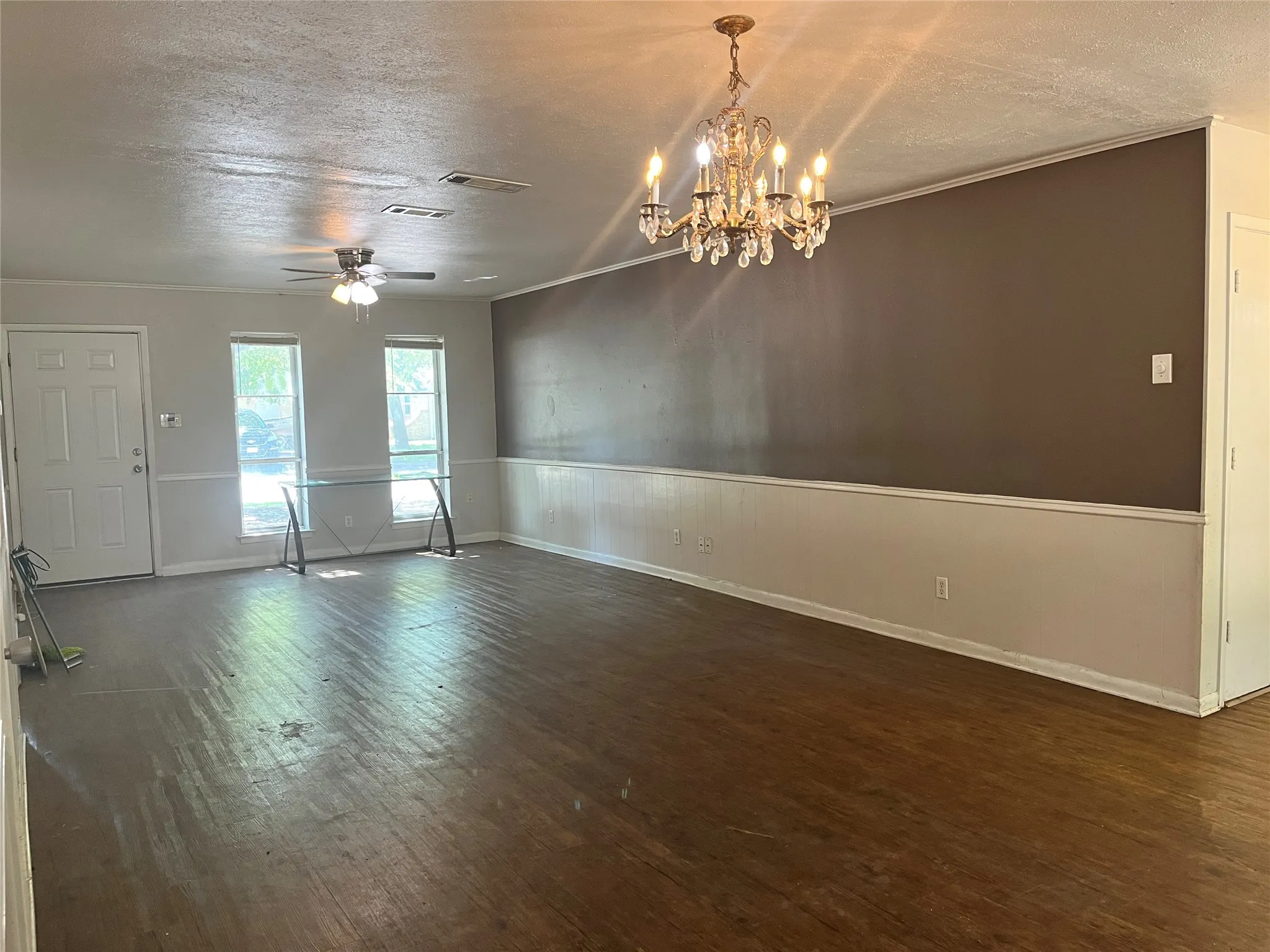 Living/dining area