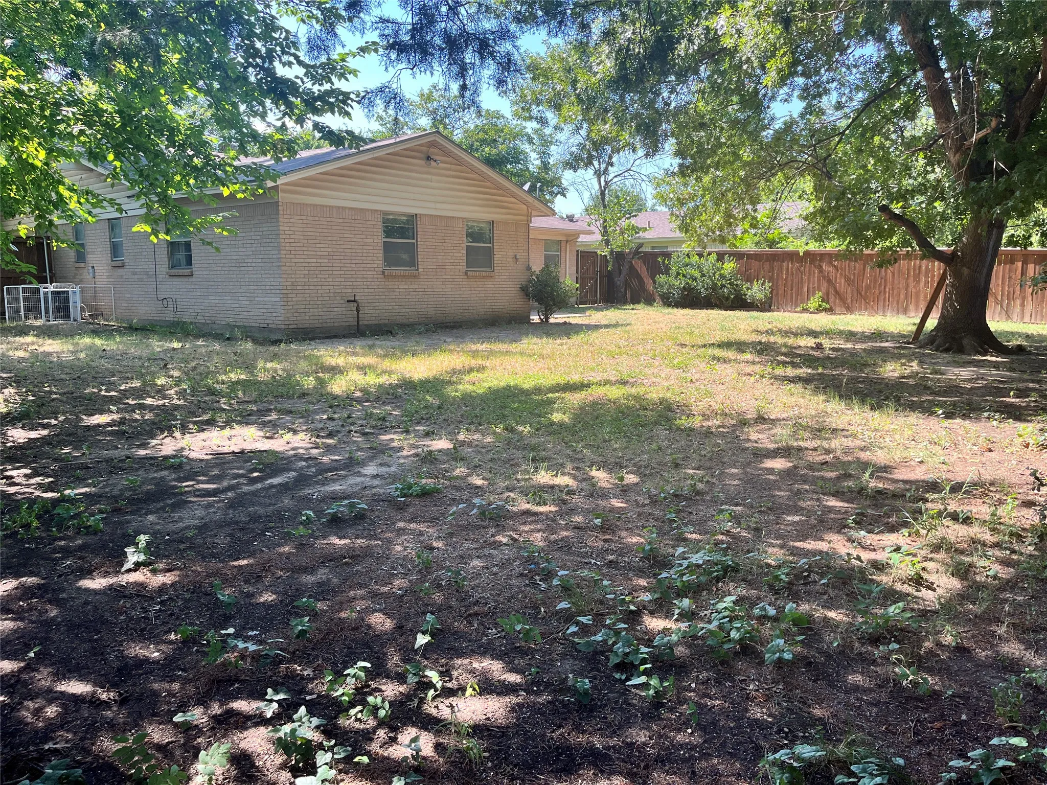 Single Family Residence For Sale in Denton County , 3312 Valley View Road, Denton, Texas 76209, 3 Bedroom, 2 Bathroom, 2 Garage spaces, 1,289 Sqft, built in 1968, mls#21319093, Real Estate Agent in Denton, Homes For Sale in Denton county, Homes For Sale in Denton, Realtor in Denton Texas, Real Estate Brokerage Independent Realty Texas, Luminita Cordes Realtor