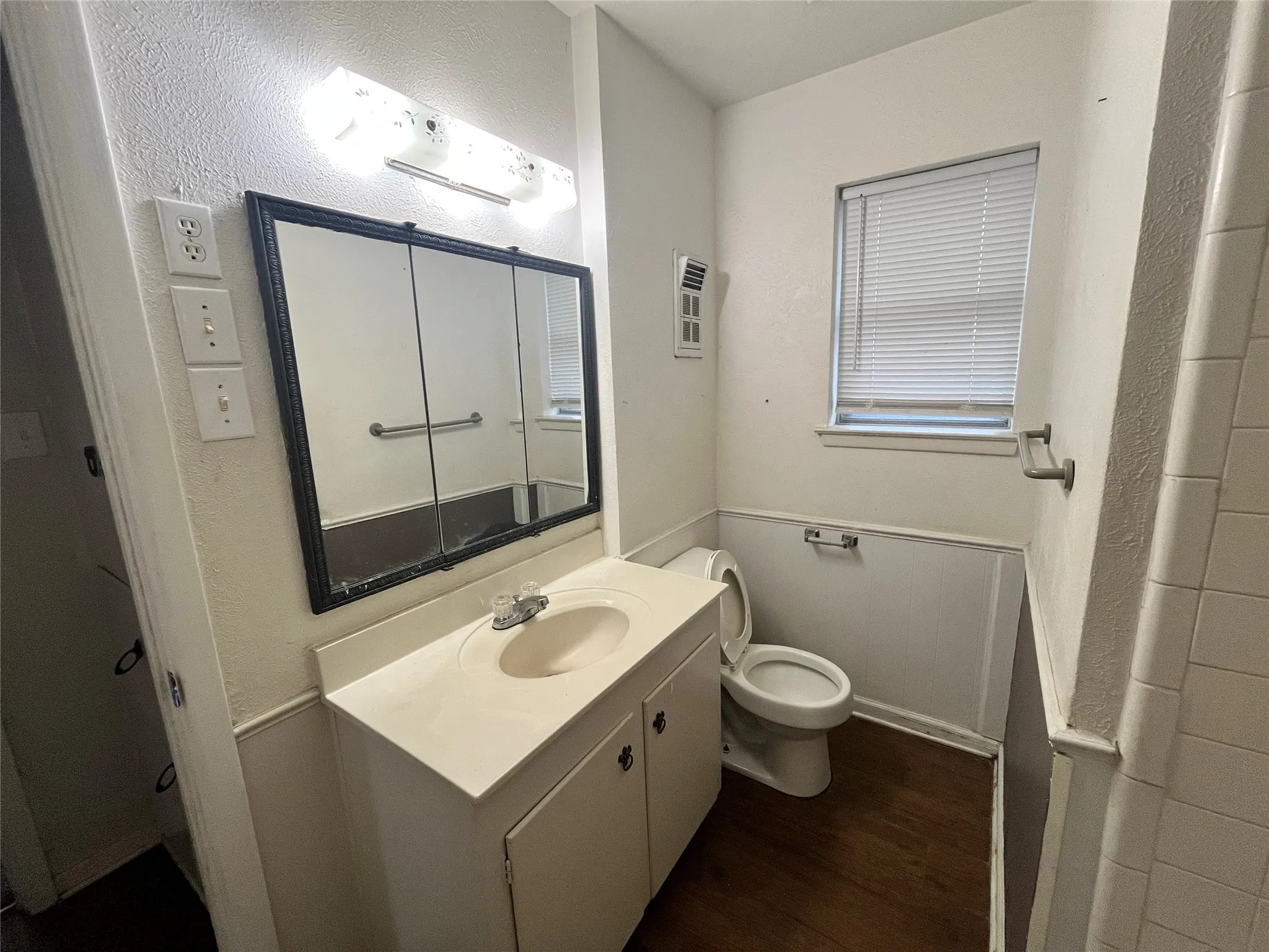 Single Family Residence For Sale in Denton County , 3312 Valley View Road, Denton, Texas 76209, 3 Bedroom, 2 Bathroom, 2 Garage spaces, 1,289 Sqft, built in 1968, mls#21319093, Real Estate Agent in Denton, Homes For Sale in Denton county, Homes For Sale in Denton, Realtor in Denton Texas, Real Estate Brokerage Independent Realty Texas, Luminita Cordes Realtor