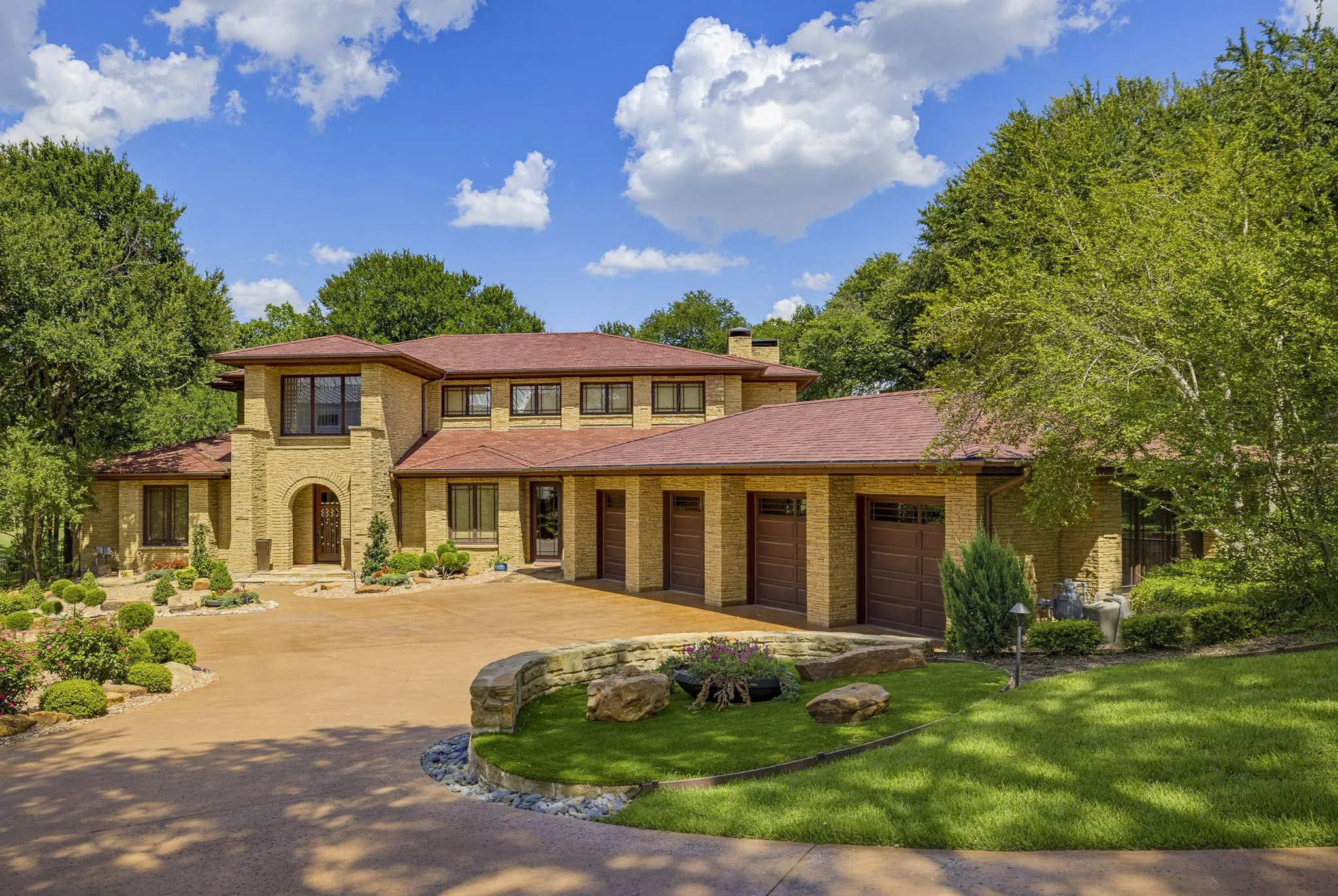 Single Family Residence For Sale in Tarrant County , 6816 Oak Hill Drive, Fort Worth, Texas 76132, 4 Bedroom, 5 Bathroom, 4 Garage spaces, 6,925 Sqft, built in 2001, mls#21326276, Real Estate Agent in Fort Worth, Homes For Sale in Tarrant county, Homes For Sale in Fort Worth, Realtor in Fort Worth Texas, Real Estate Brokerage Independent Realty Texas, Luminita Cordes Realtor