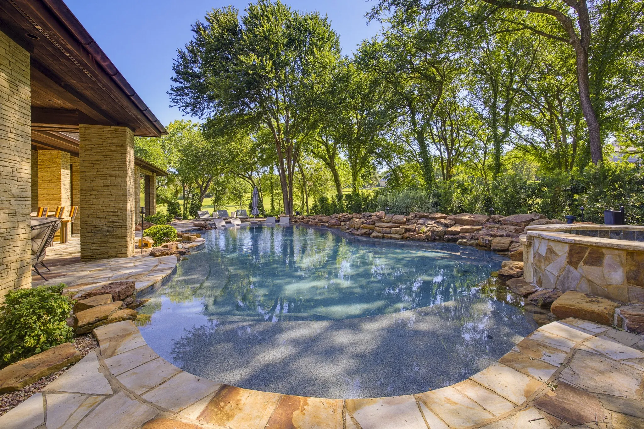 Single Family Residence For Sale in Tarrant County , 6816 Oak Hill Drive, Fort Worth, Texas 76132, 4 Bedroom, 5 Bathroom, 4 Garage spaces, 6,925 Sqft, built in 2001, mls#21326276, Real Estate Agent in Fort Worth, Homes For Sale in Tarrant county, Homes For Sale in Fort Worth, Realtor in Fort Worth Texas, Real Estate Brokerage Independent Realty Texas, Luminita Cordes Realtor