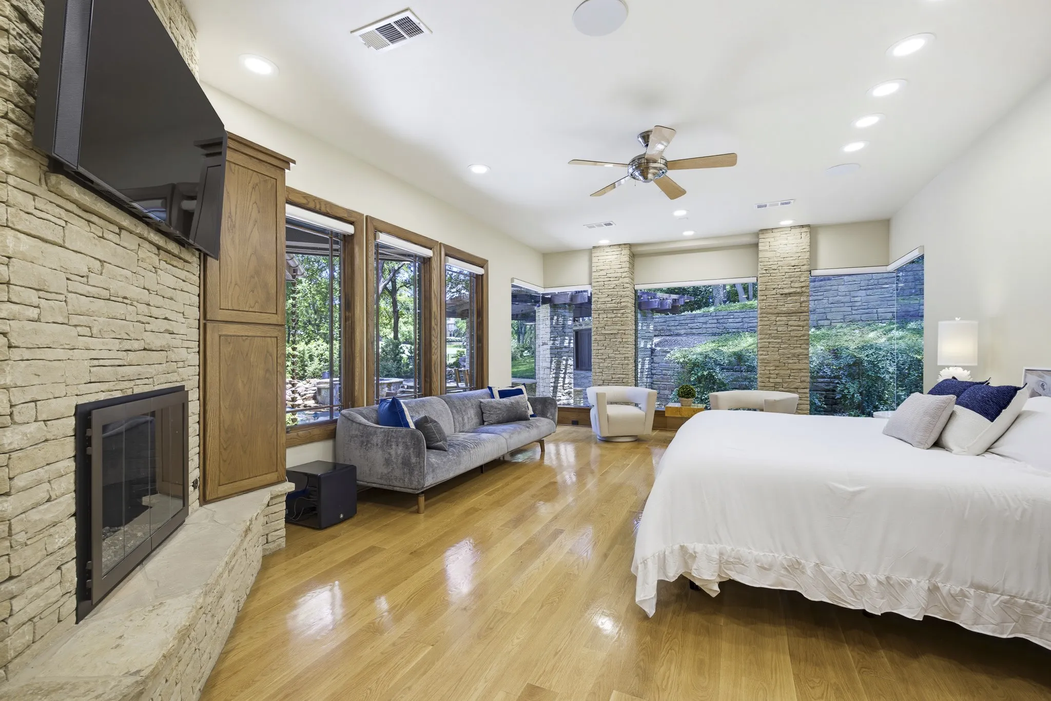 Single Family Residence For Sale in Tarrant County , 6816 Oak Hill Drive, Fort Worth, Texas 76132, 4 Bedroom, 5 Bathroom, 4 Garage spaces, 6,925 Sqft, built in 2001, mls#21326276, Real Estate Agent in Fort Worth, Homes For Sale in Tarrant county, Homes For Sale in Fort Worth, Realtor in Fort Worth Texas, Real Estate Brokerage Independent Realty Texas, Luminita Cordes Realtor