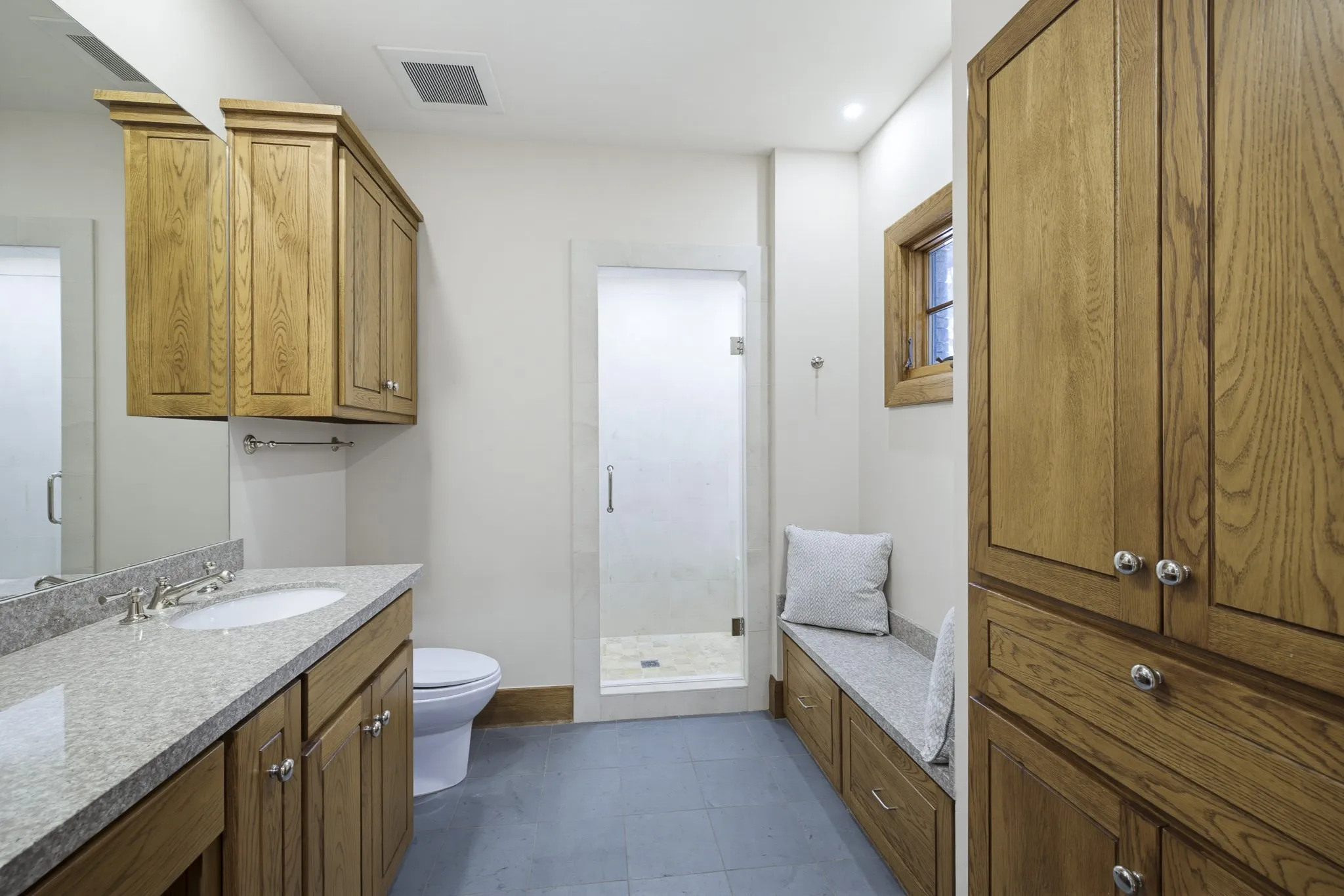 Single Family Residence For Sale in Tarrant County , 6816 Oak Hill Drive, Fort Worth, Texas 76132, 4 Bedroom, 5 Bathroom, 4 Garage spaces, 6,925 Sqft, built in 2001, mls#21326276, Real Estate Agent in Fort Worth, Homes For Sale in Tarrant county, Homes For Sale in Fort Worth, Realtor in Fort Worth Texas, Real Estate Brokerage Independent Realty Texas, Luminita Cordes Realtor